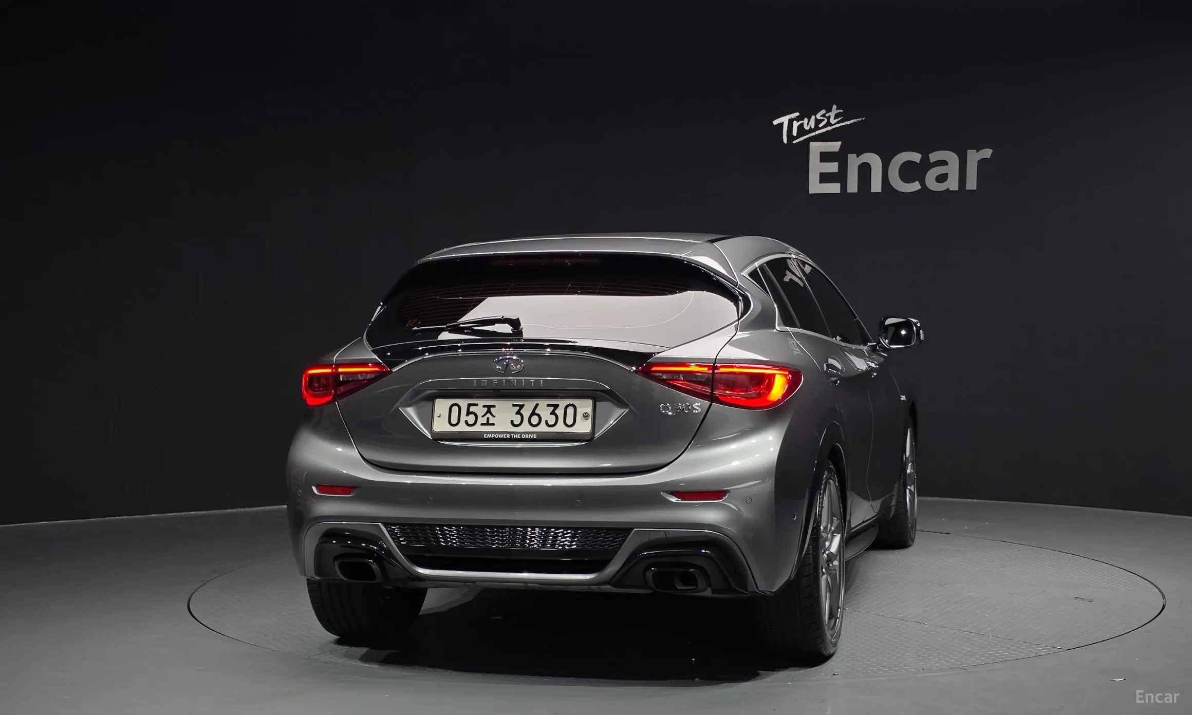 Infiniti Q30 превью 4