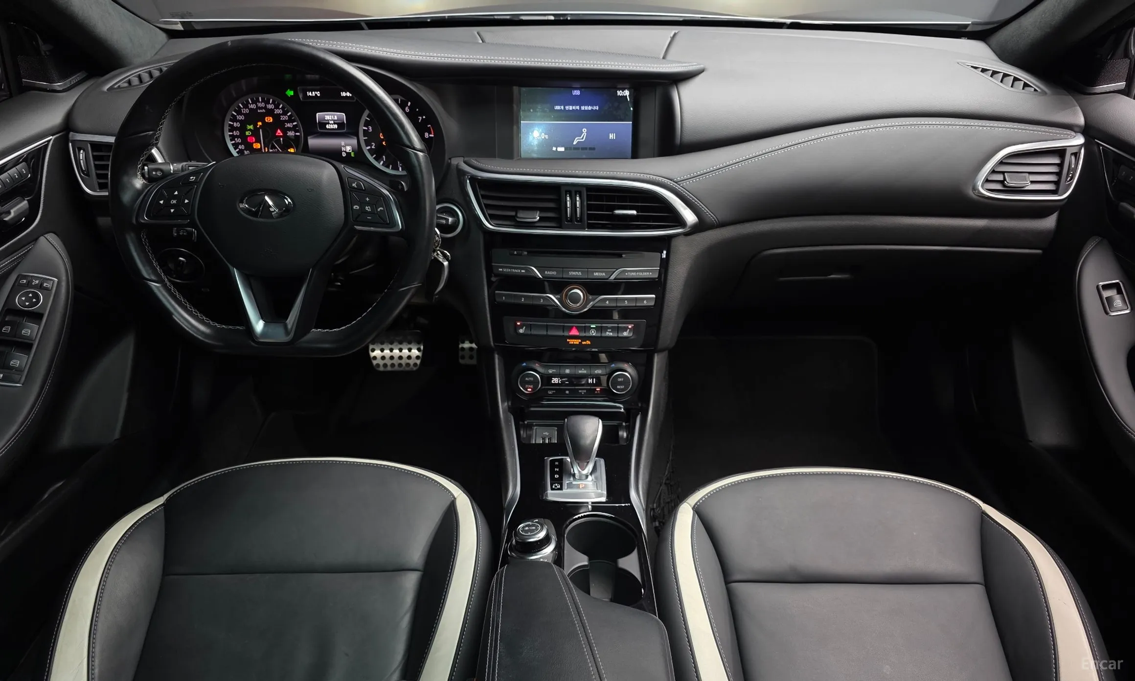Infiniti Q30 превью 7