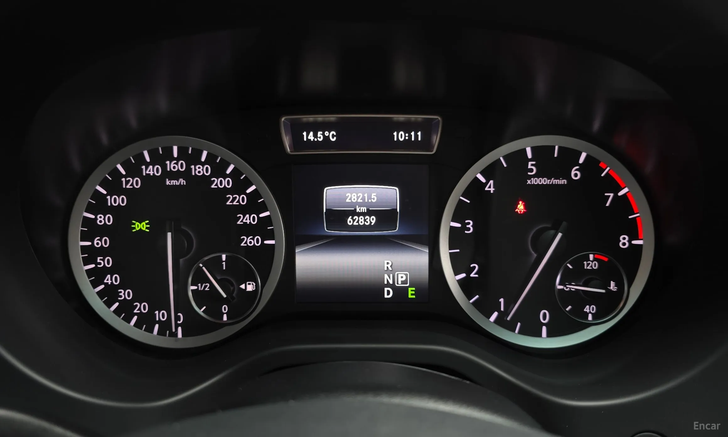 Infiniti Q30 превью 8