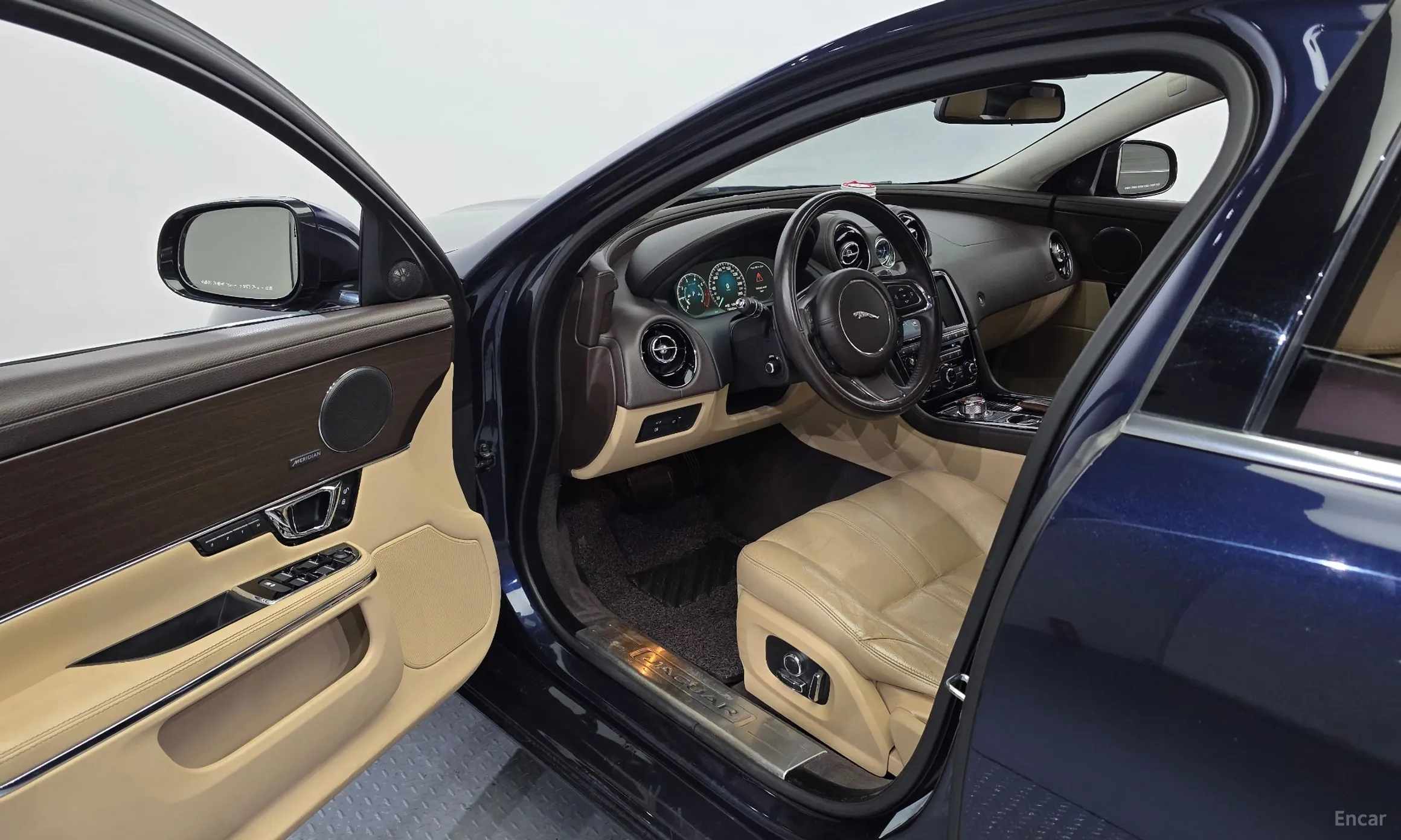 Jaguar All New XJ превью 10