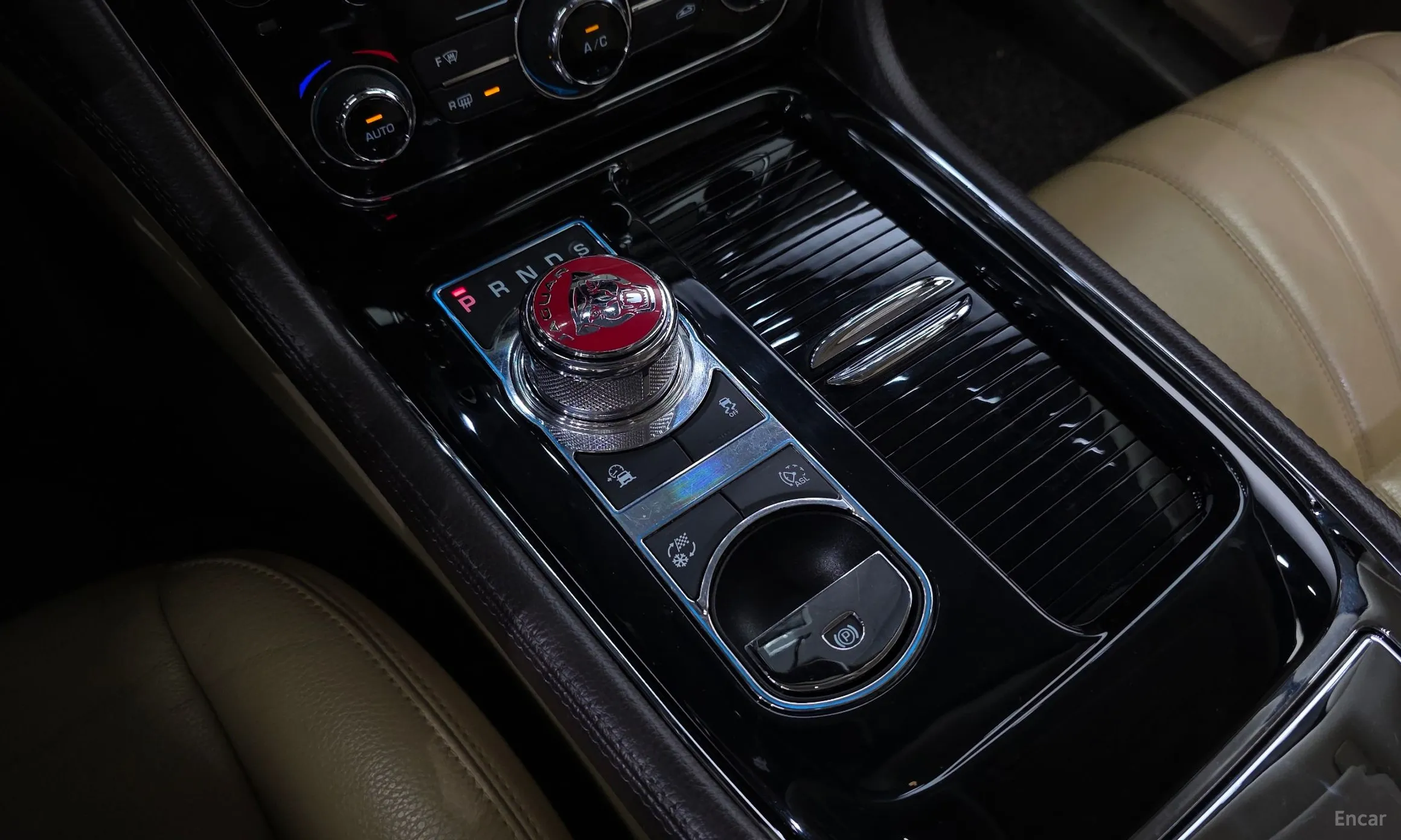 Jaguar All New XJ превью 9