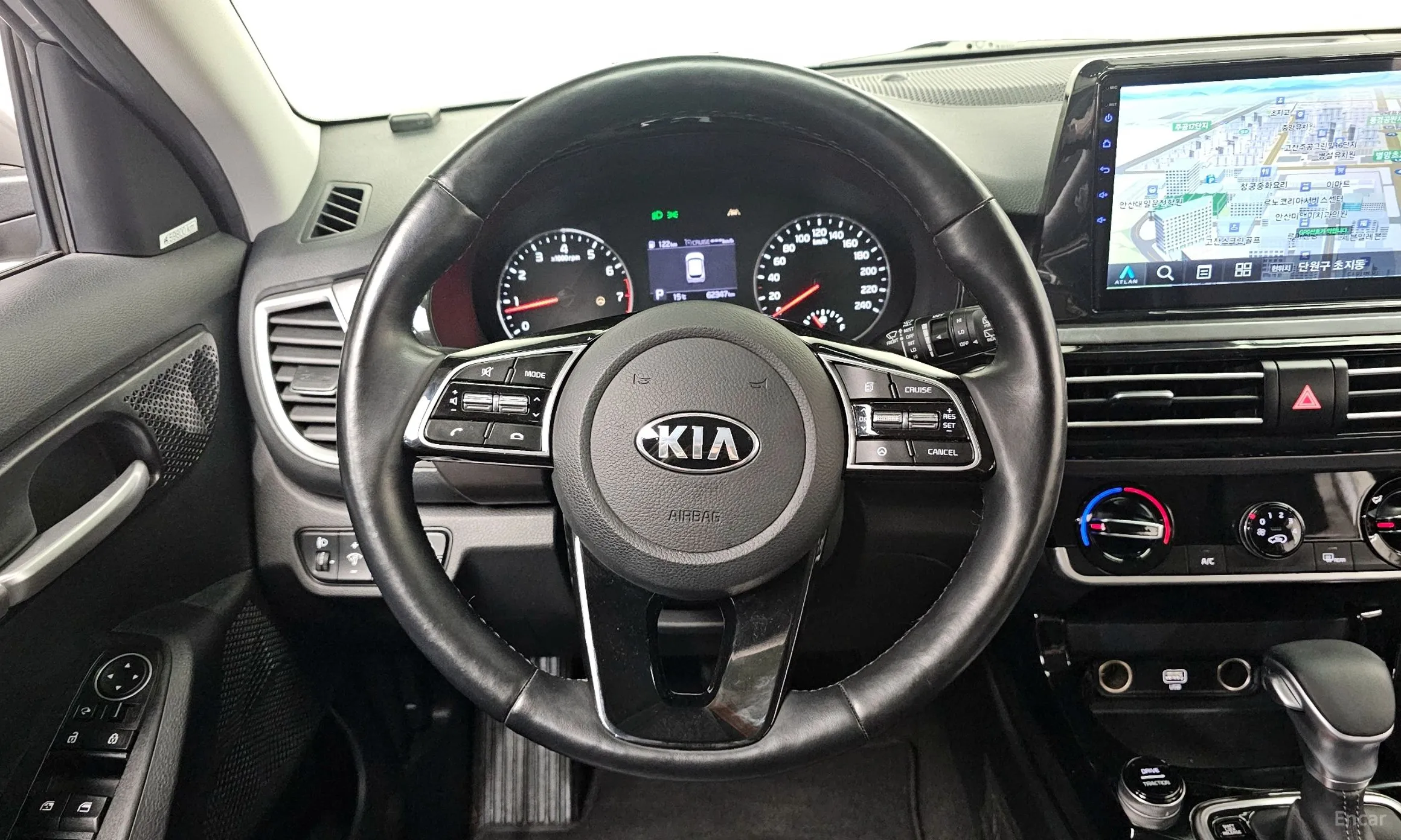 Kia Seltos превью 13