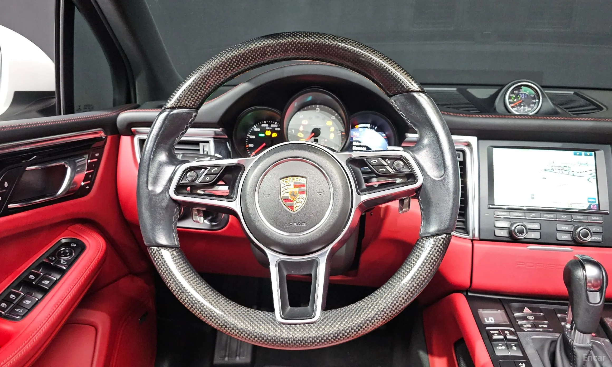 Porsche Macan превью 11