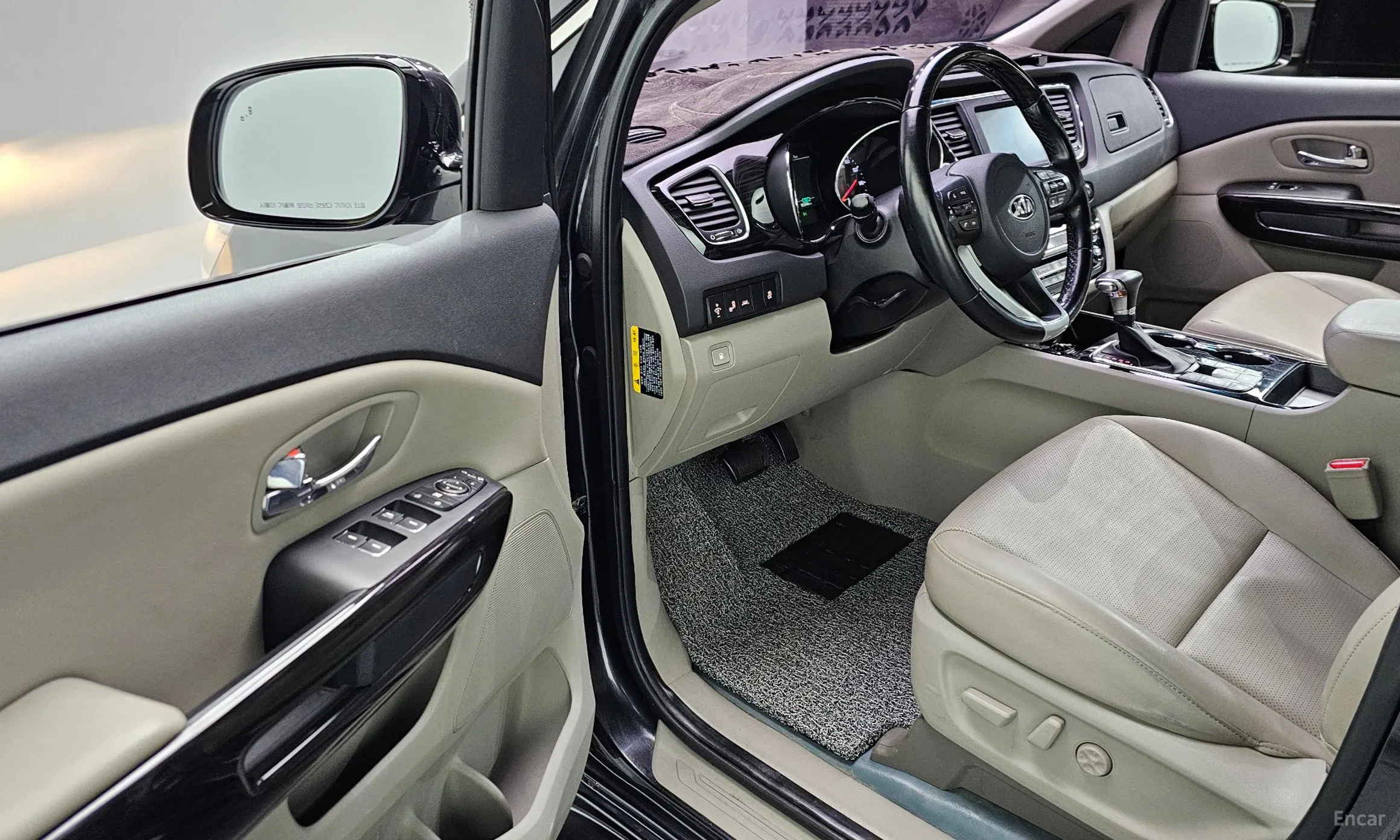 Kia Carnival превью 11