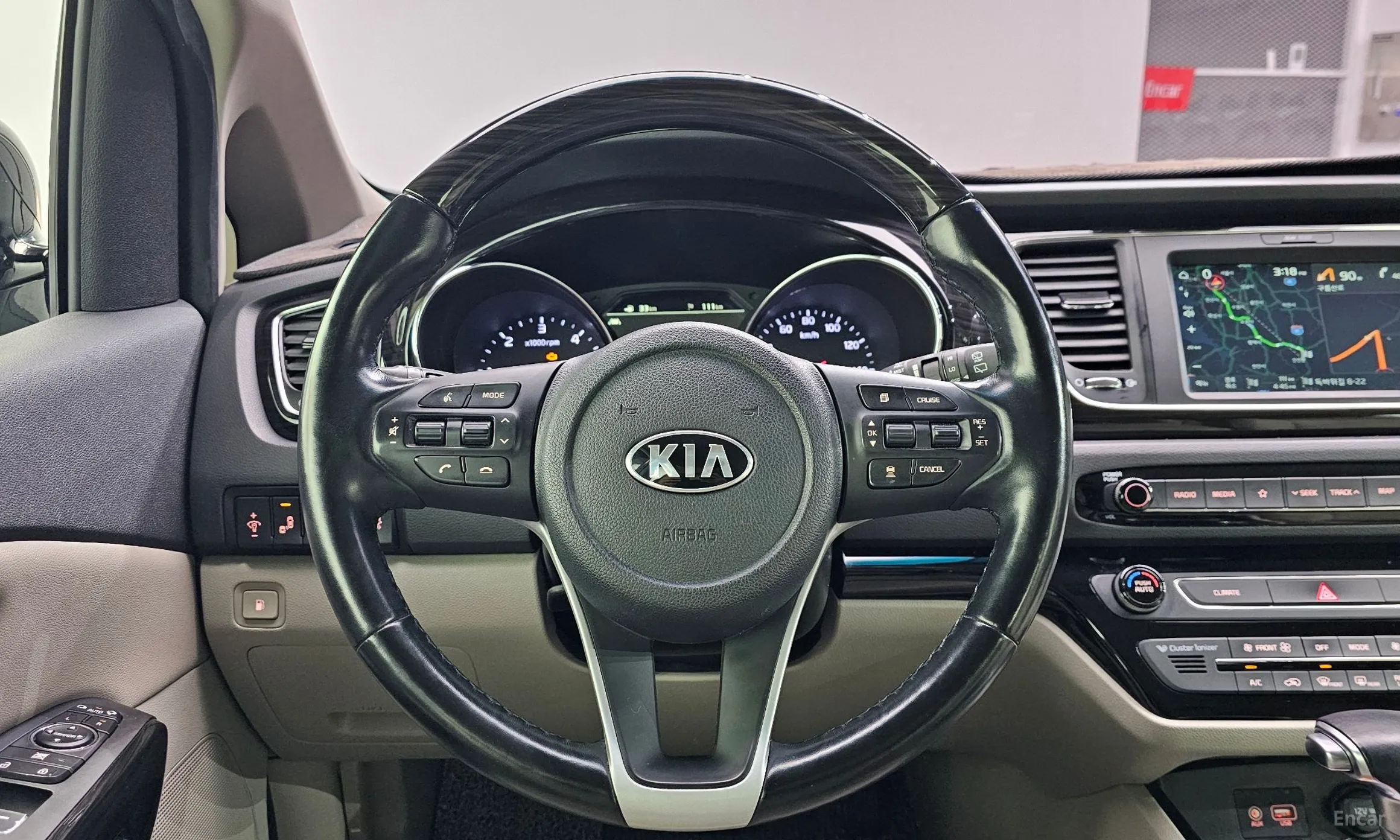 Kia Carnival превью 13