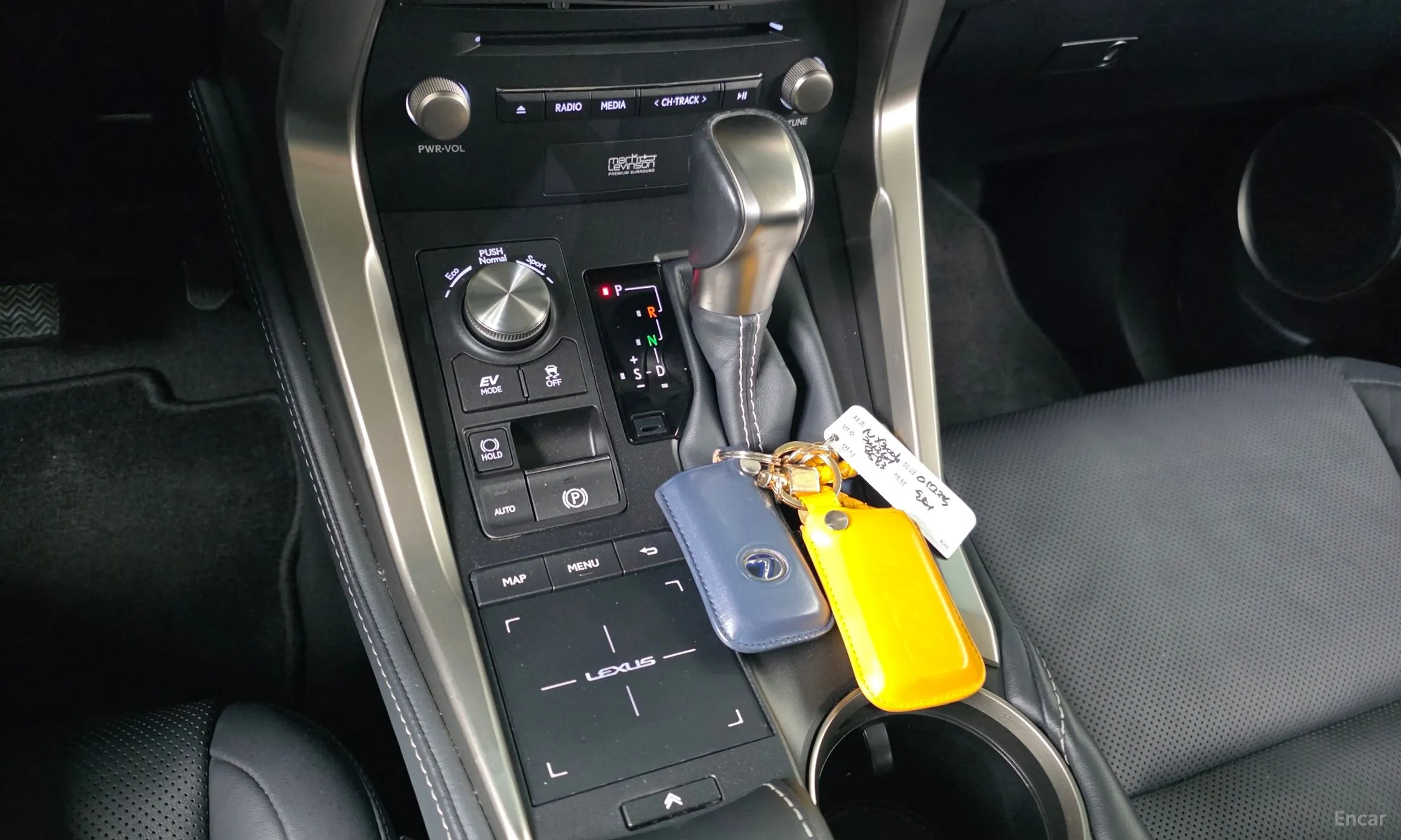 Lexus NX300h превью 9