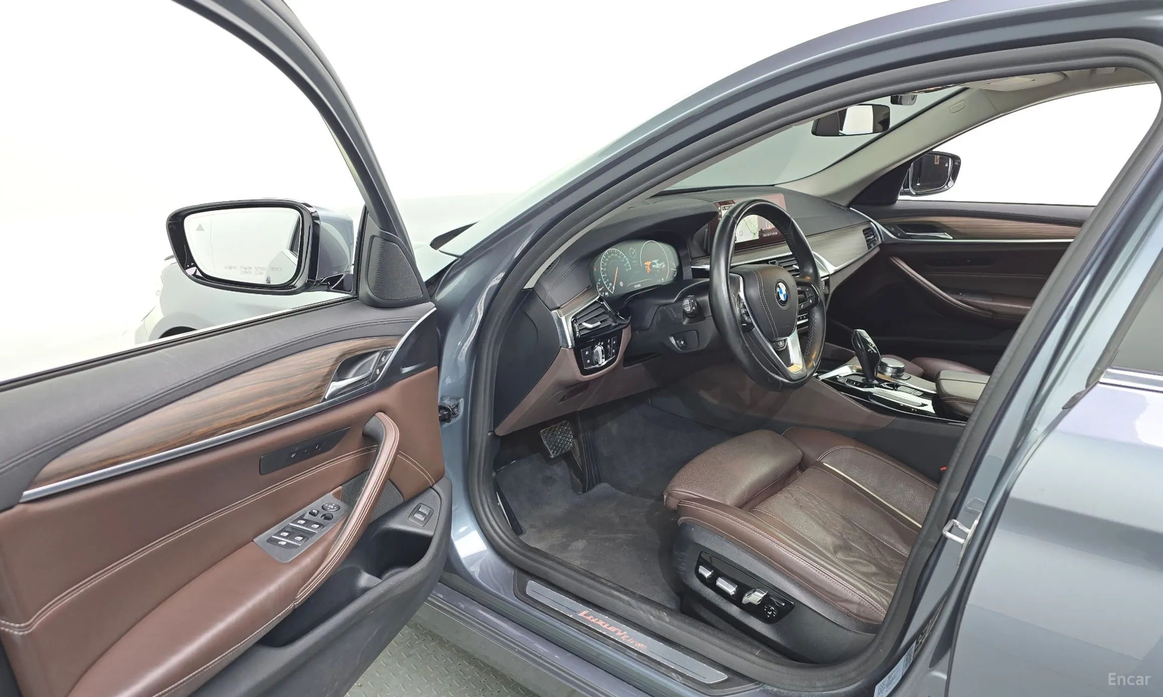 BMW 5 Series (G30) превью 10