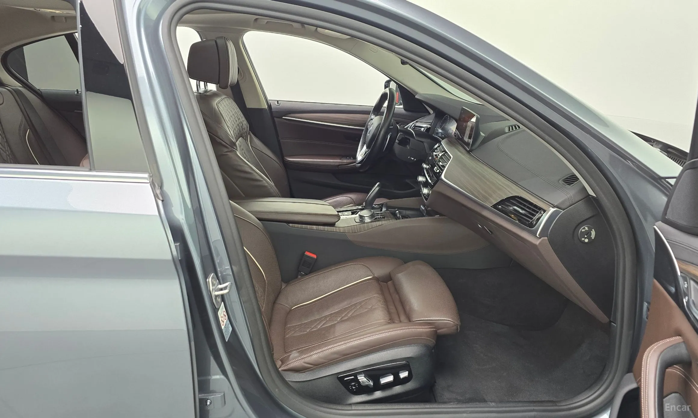 BMW 5 Series (G30) превью 11