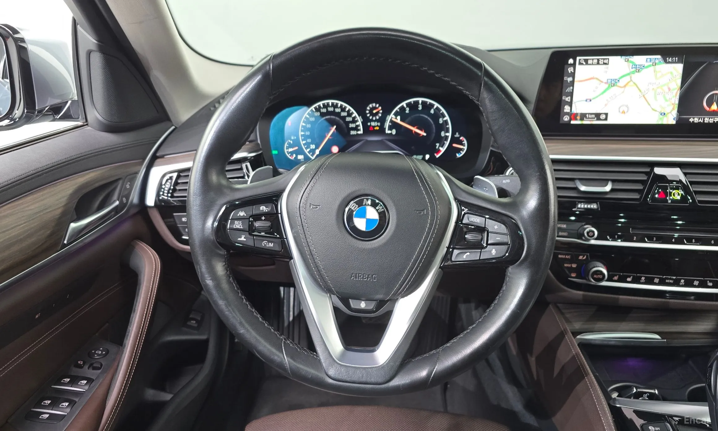 BMW 5 Series (G30) превью 13
