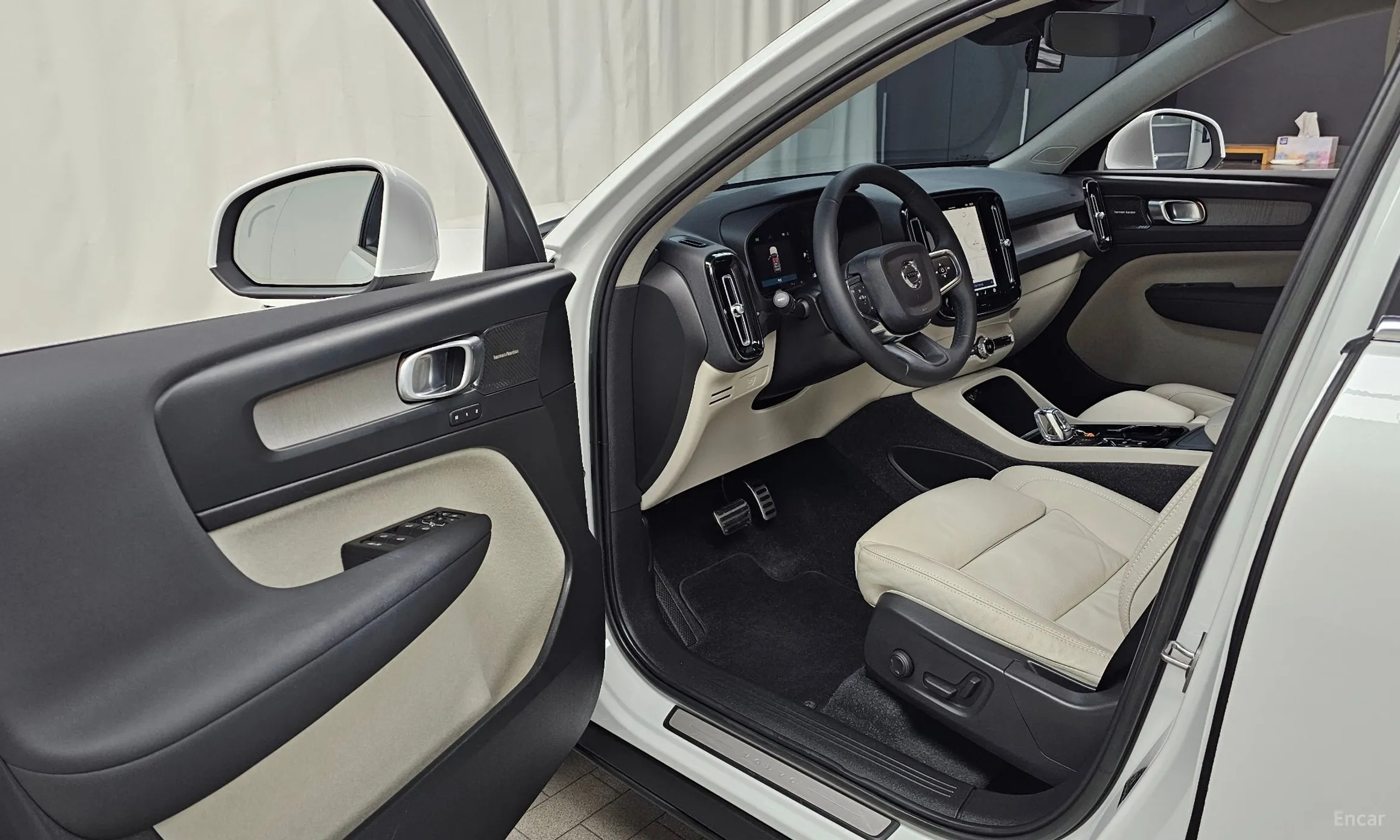 Volvo XC40 превью 10