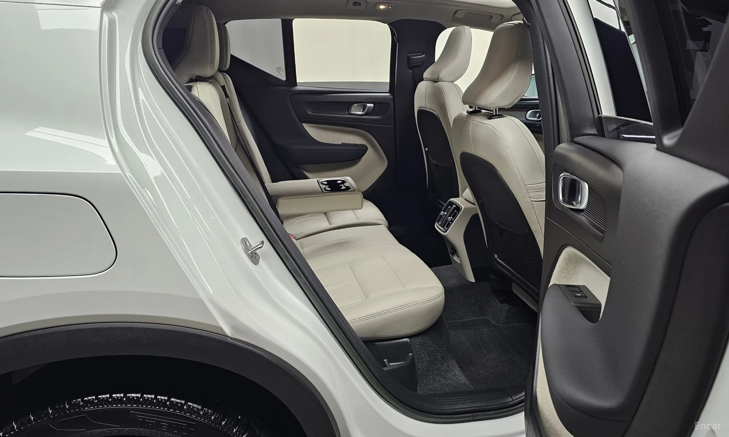 Volvo XC40 превью 12
