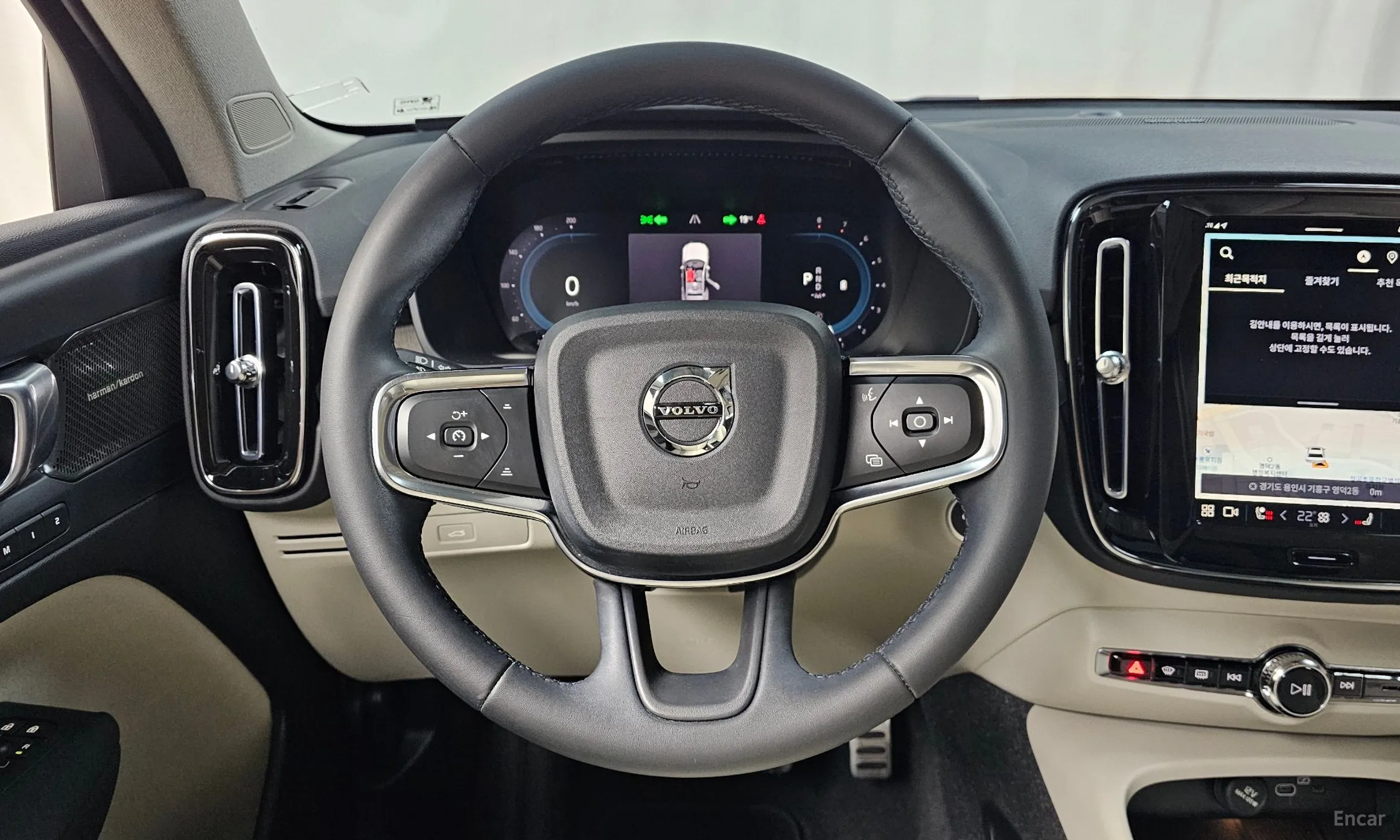Volvo XC40 превью 13