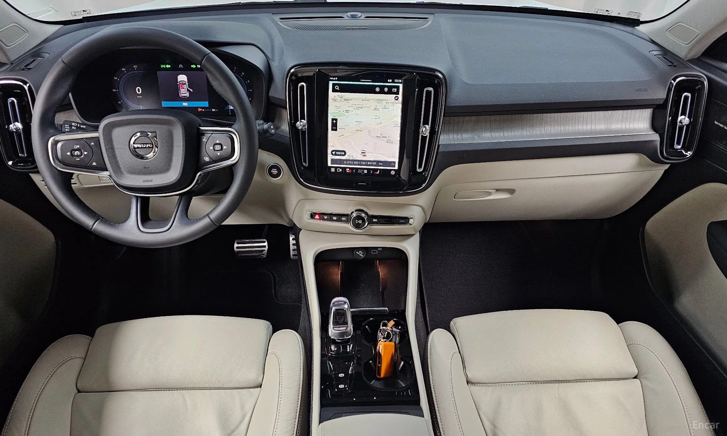 Volvo XC40 превью 7