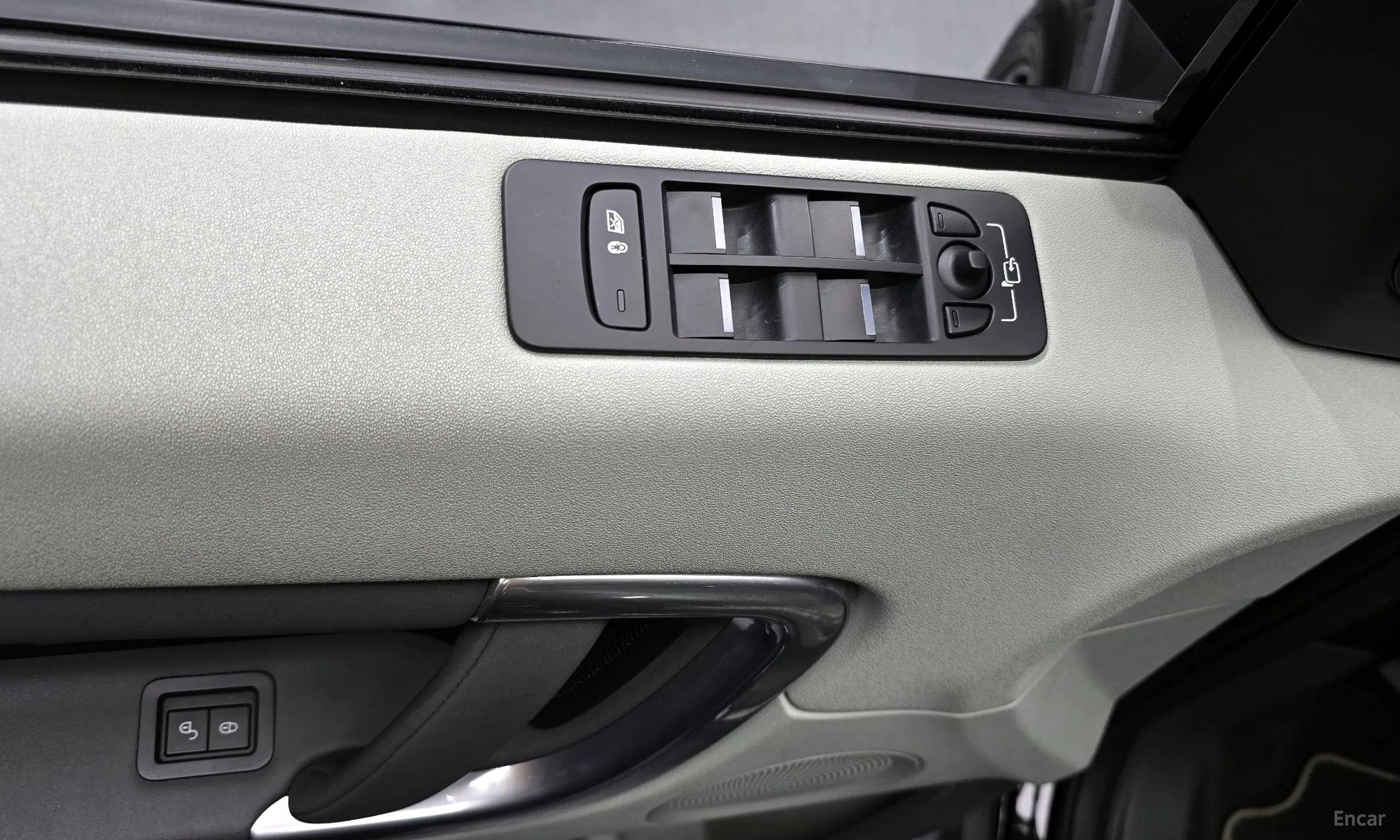 Land Rover Discovery Sports превью 17