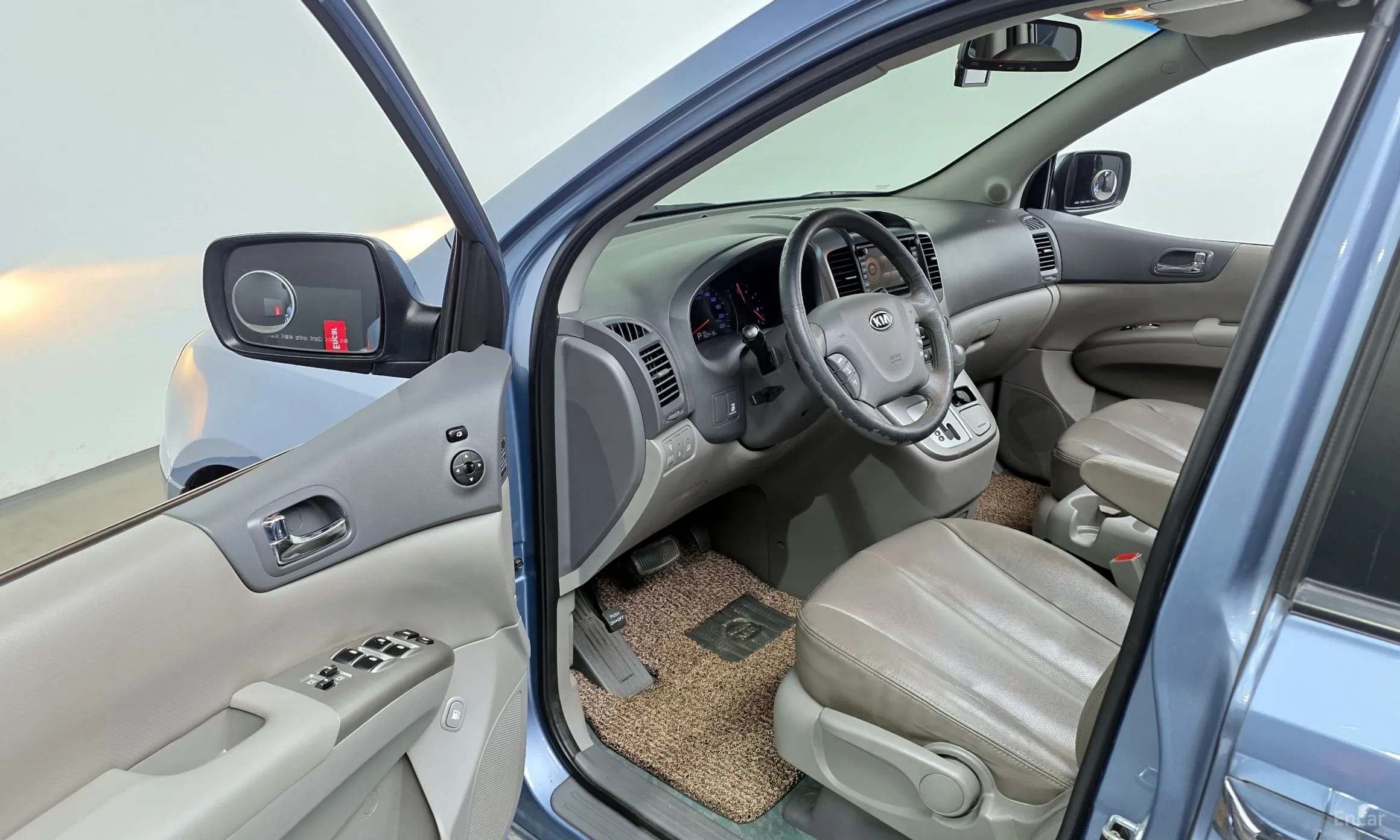 Kia Carnival R превью 10