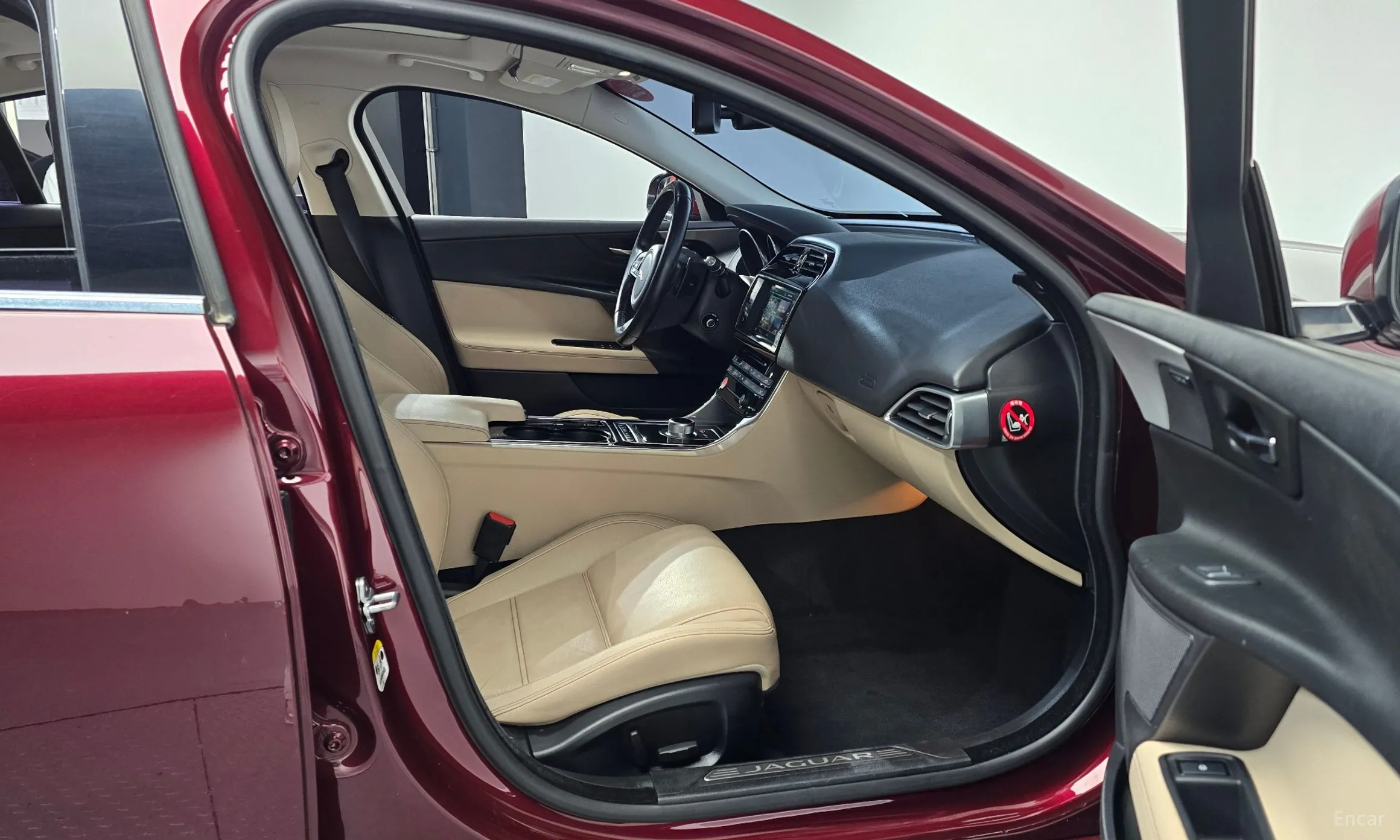 Jaguar XE превью 11