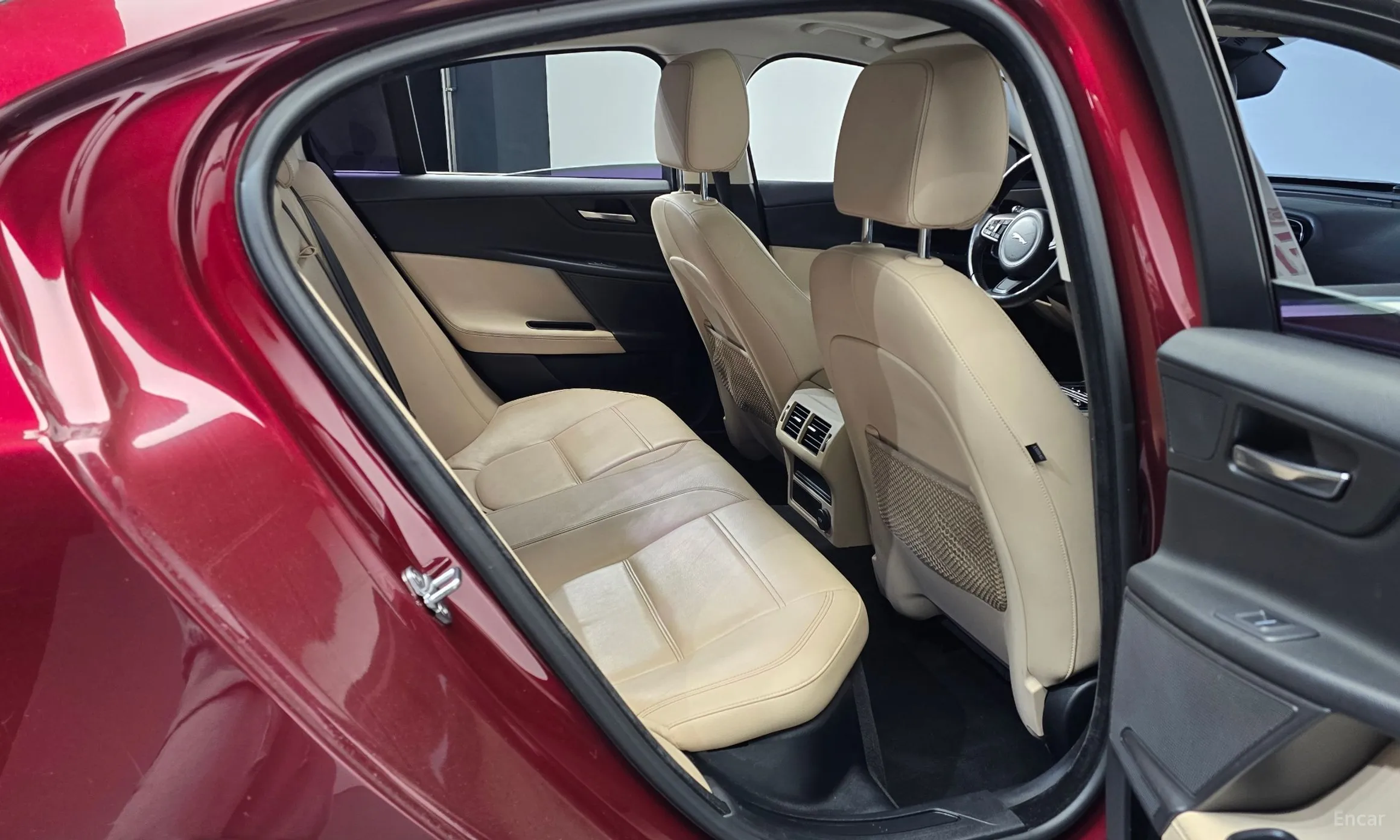 Jaguar XE превью 12
