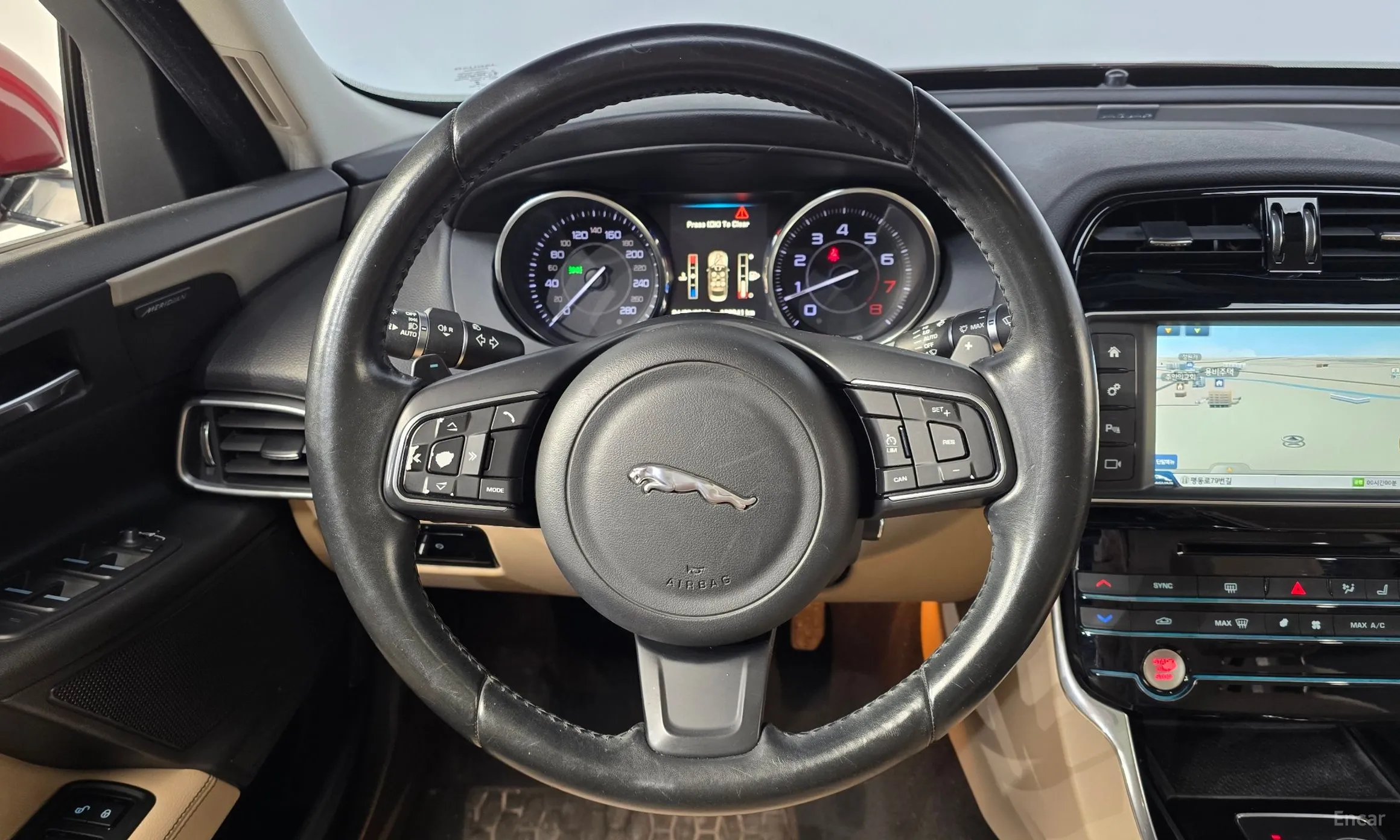 Jaguar XE превью 13