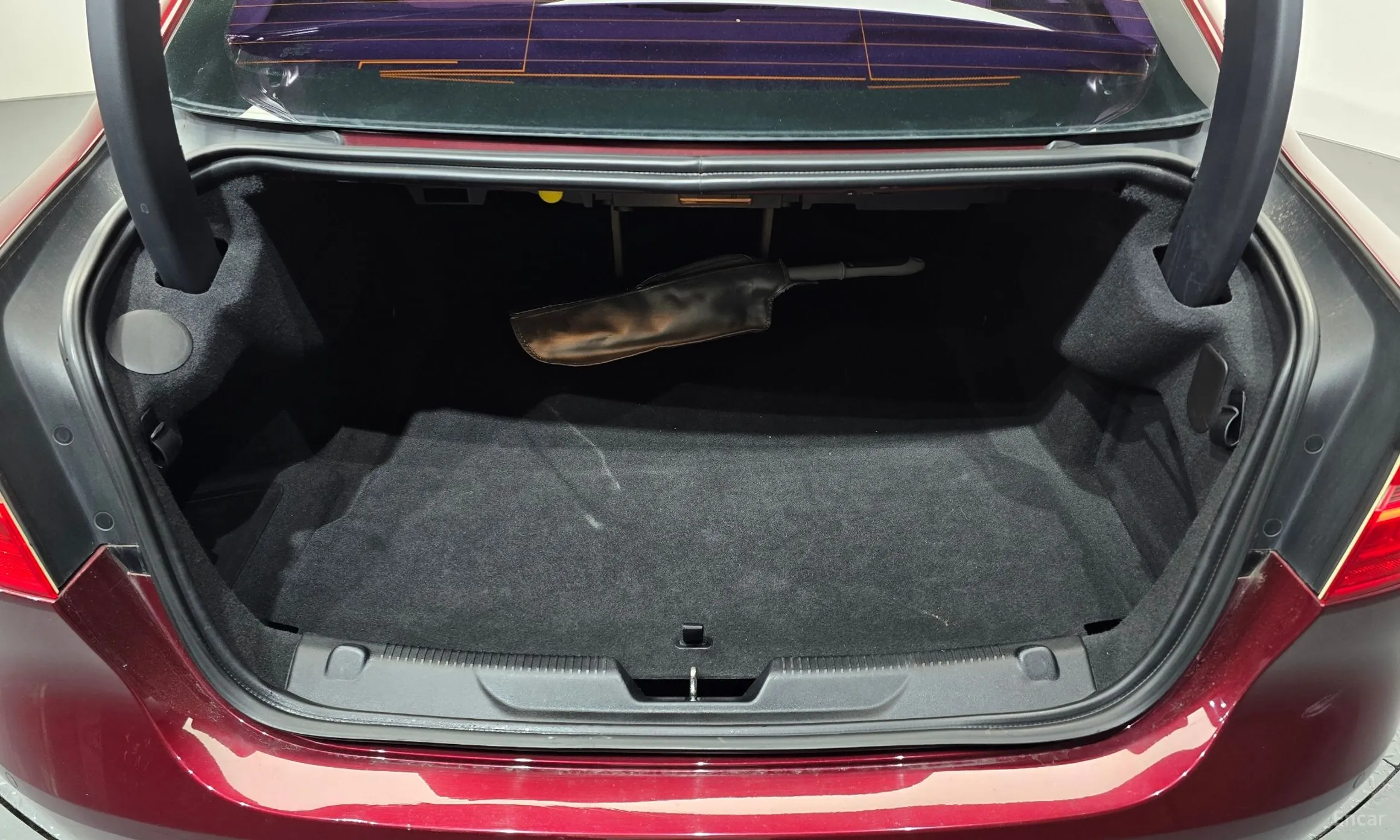 Jaguar XE превью 20