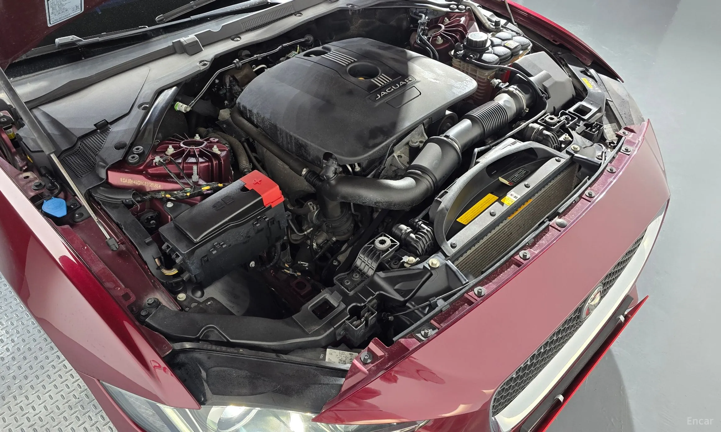 Jaguar XE превью 6