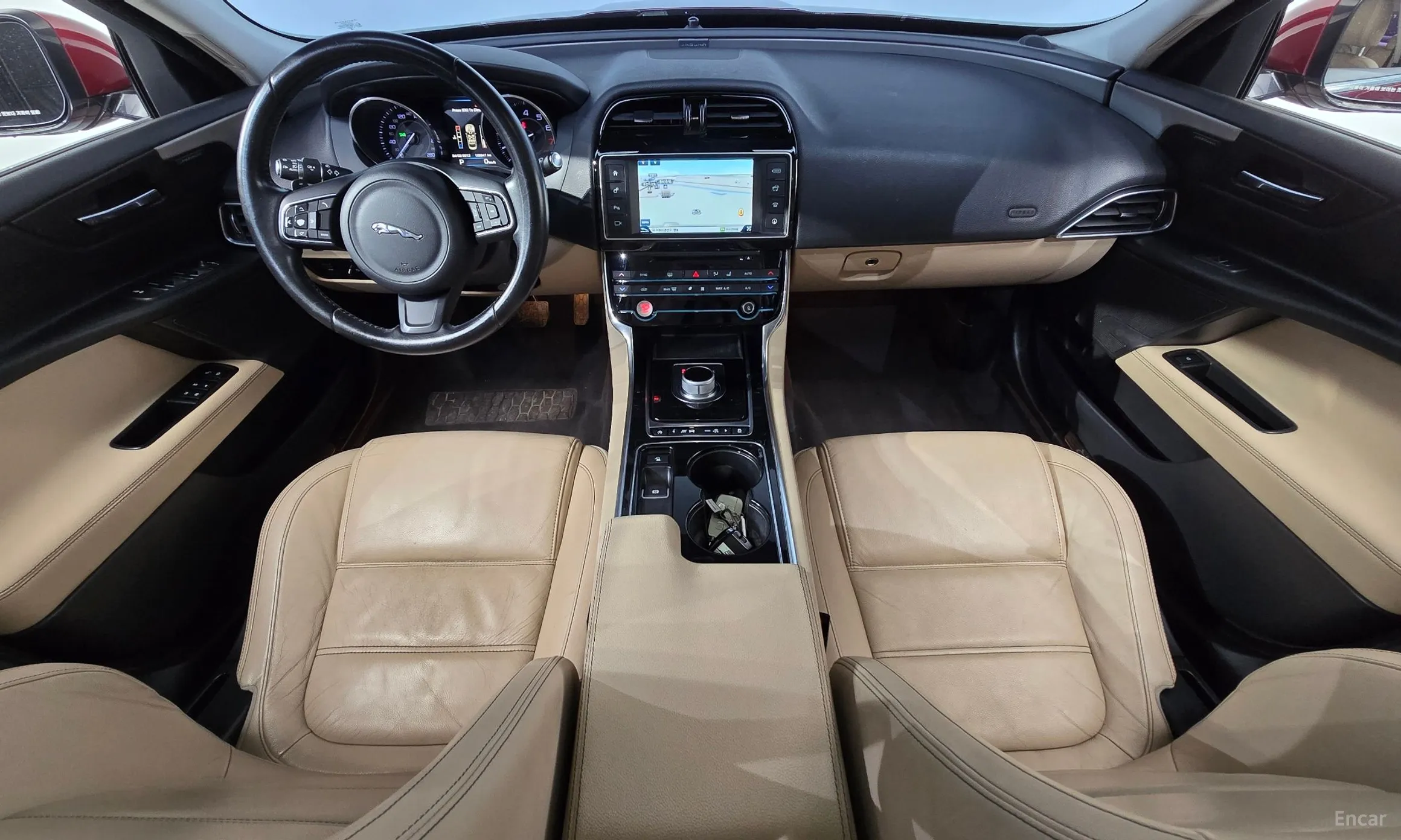Jaguar XE превью 7