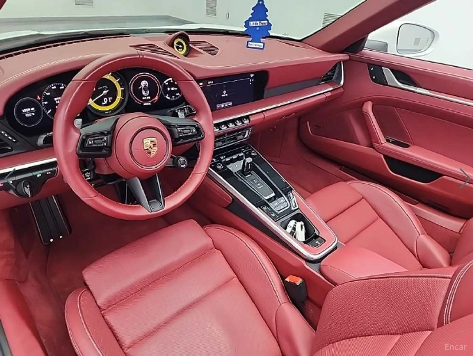 Porsche 911 (992) превью 7