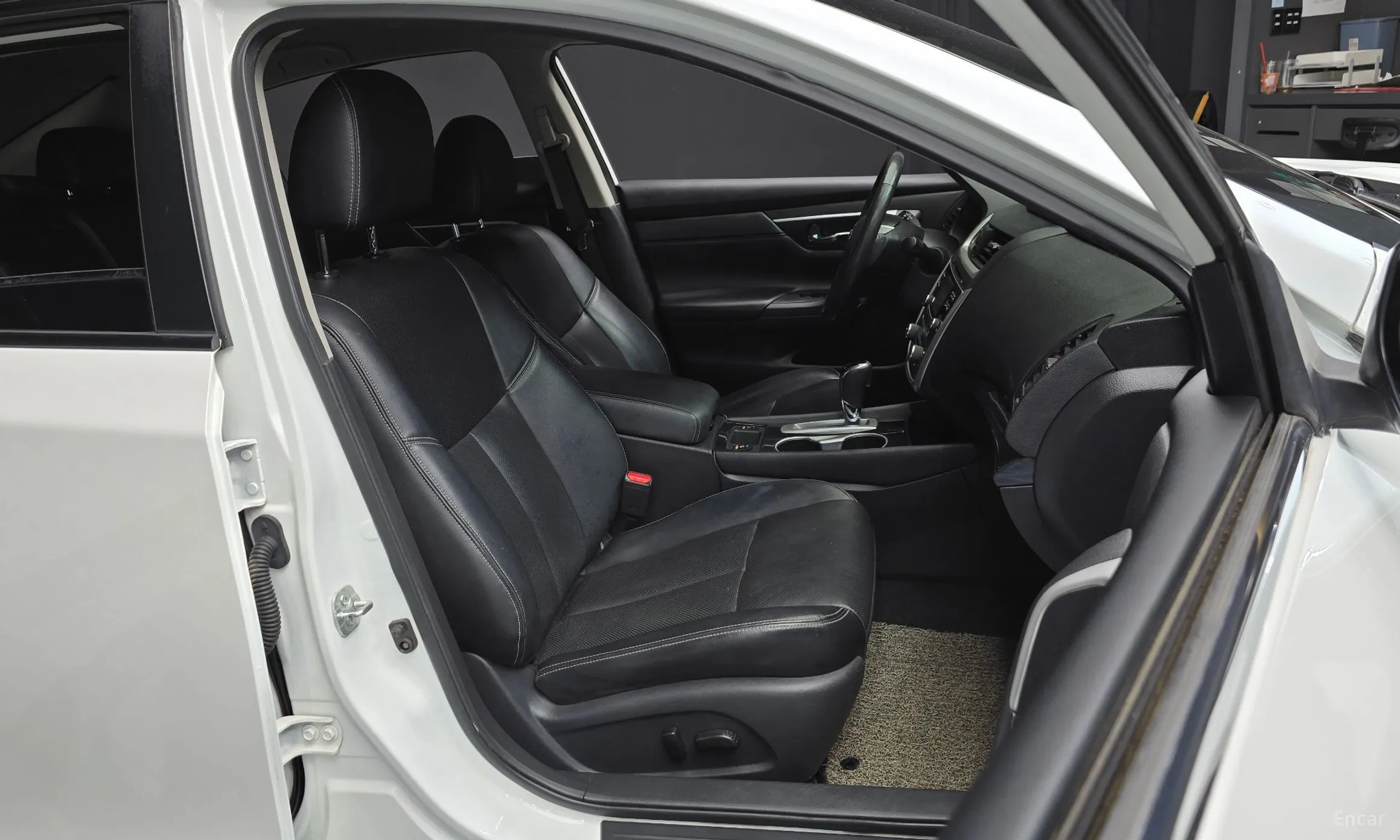 Nissan Altima превью 12