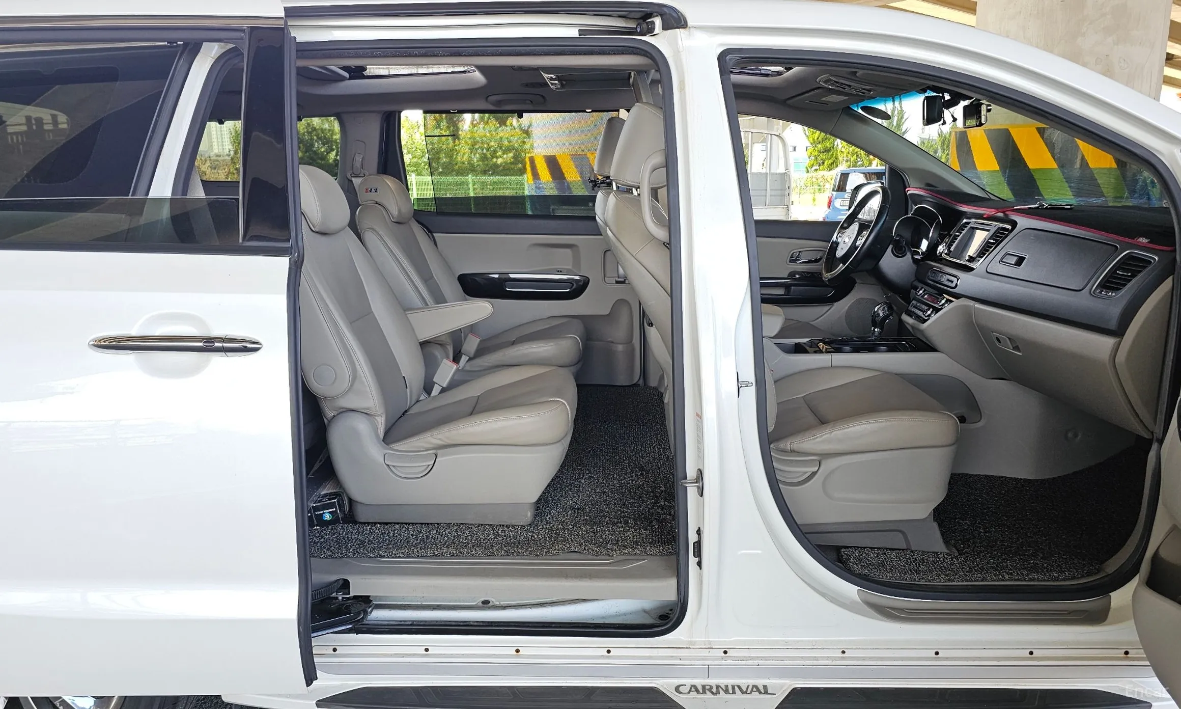 Kia Carnival превью 19