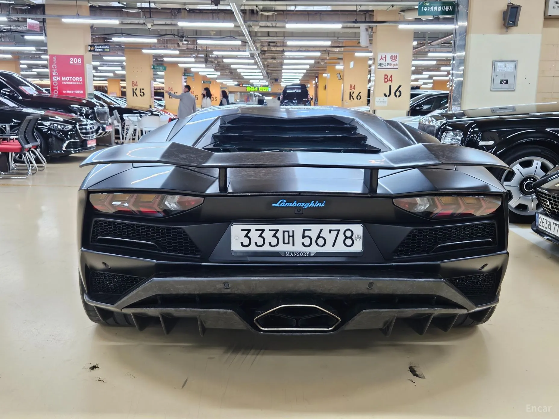 Lamborghini Aventador превью 6