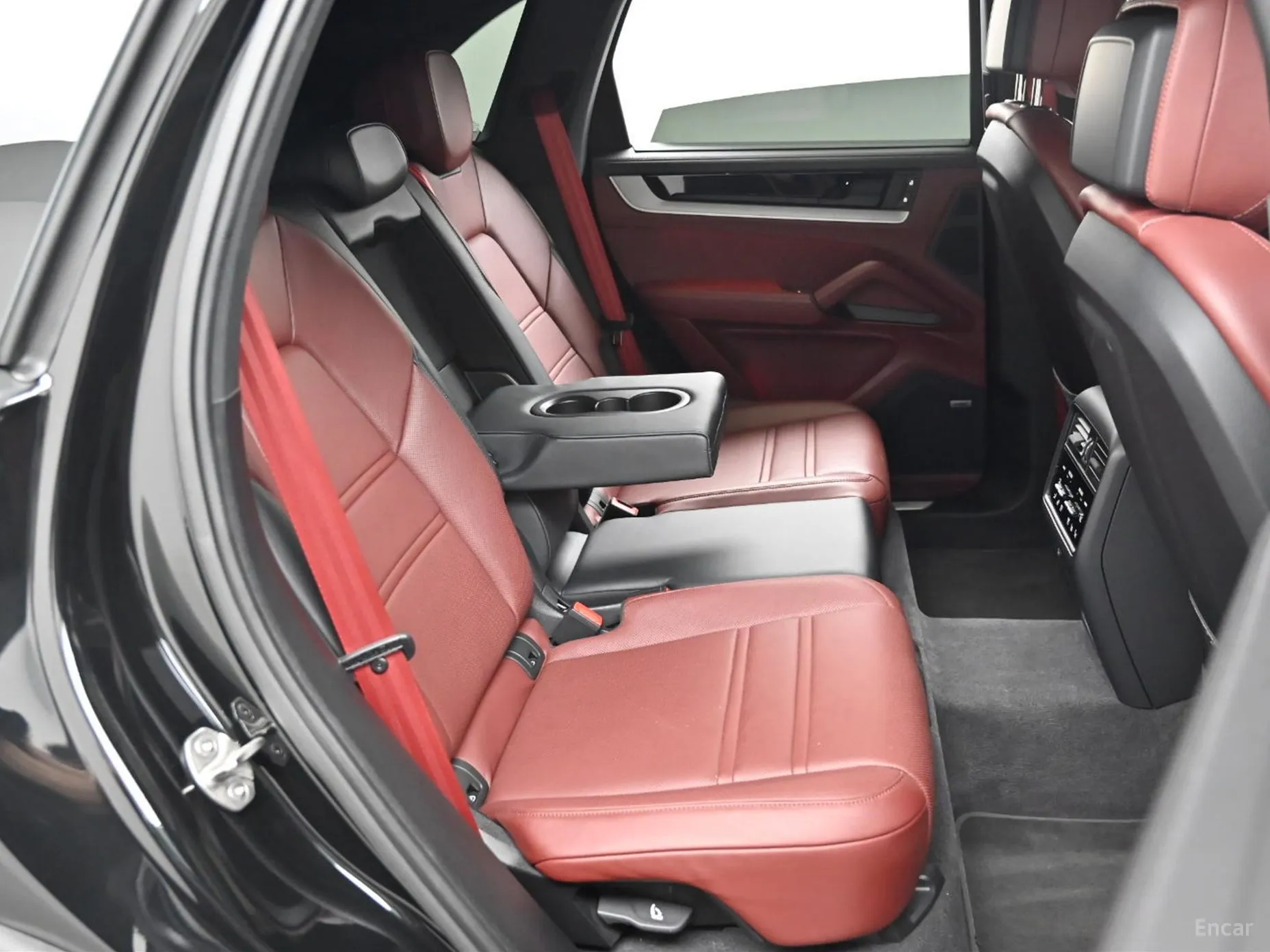 Porsche Cayenne (PO536) превью 12
