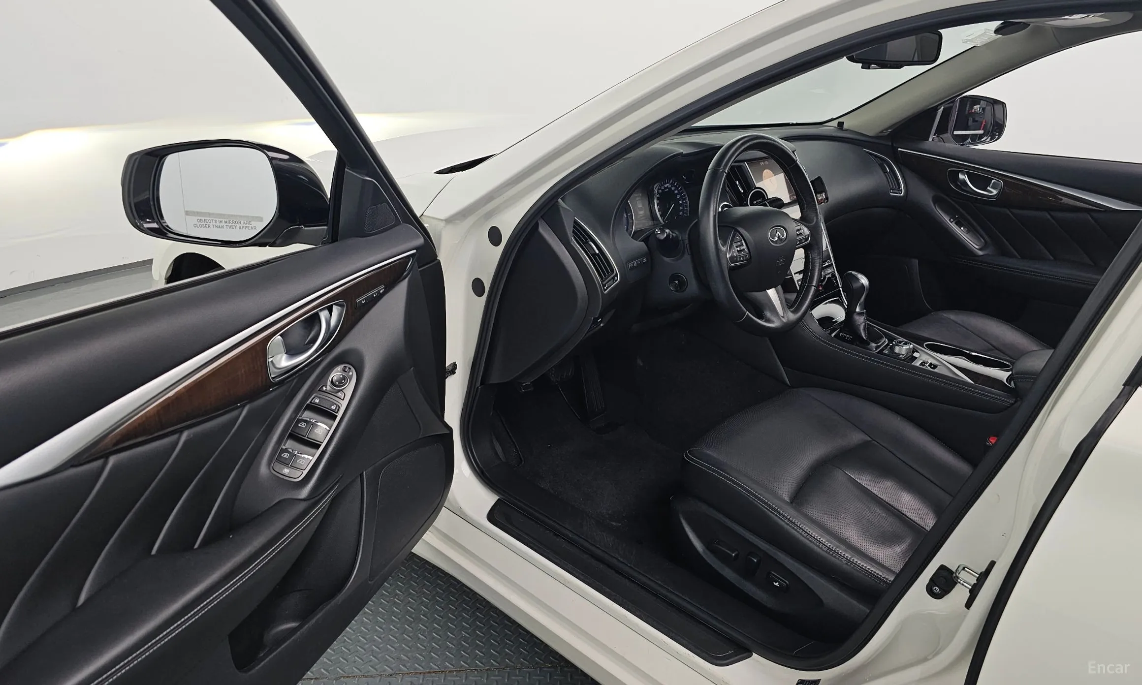 Infiniti Q50 превью 11
