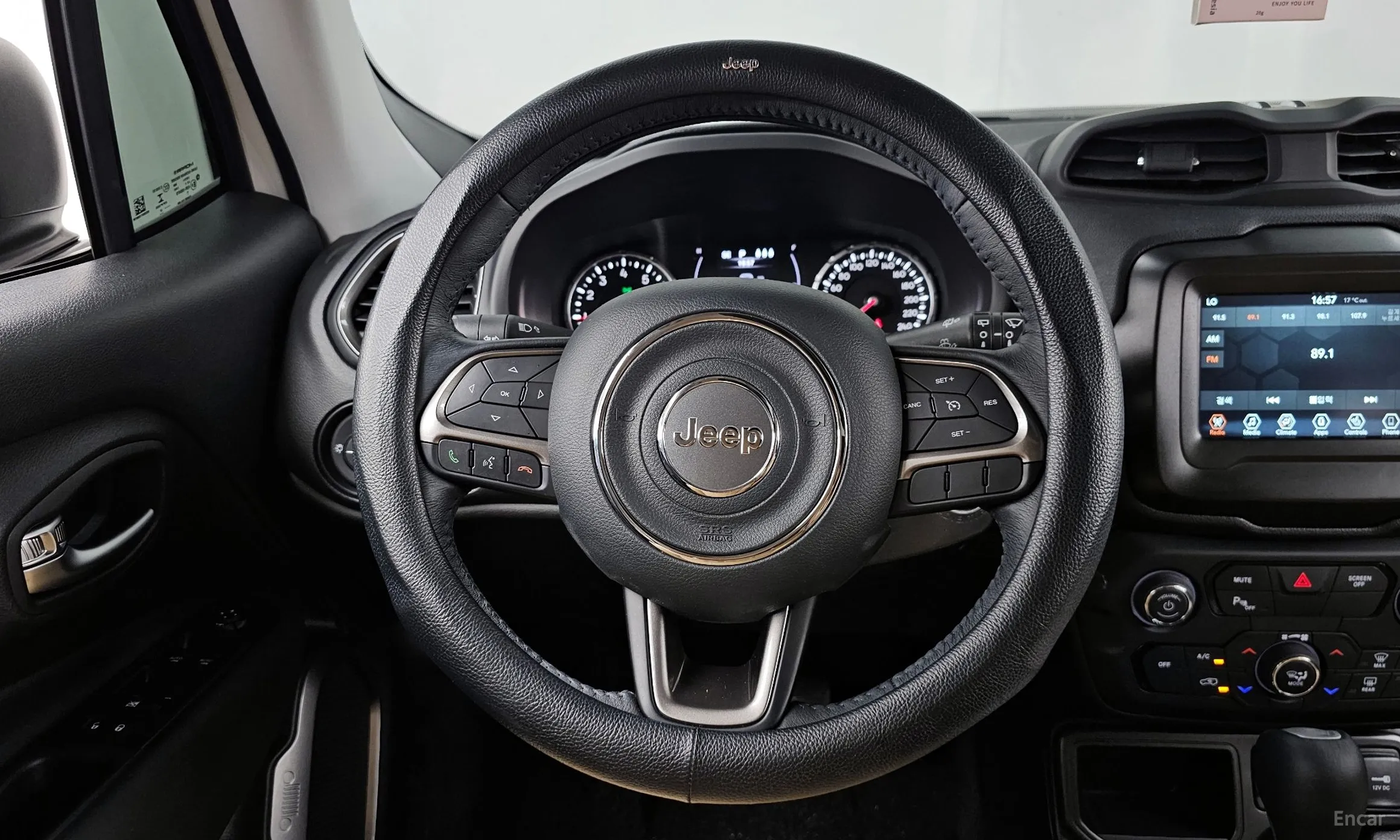 Jeep Renegade превью 13