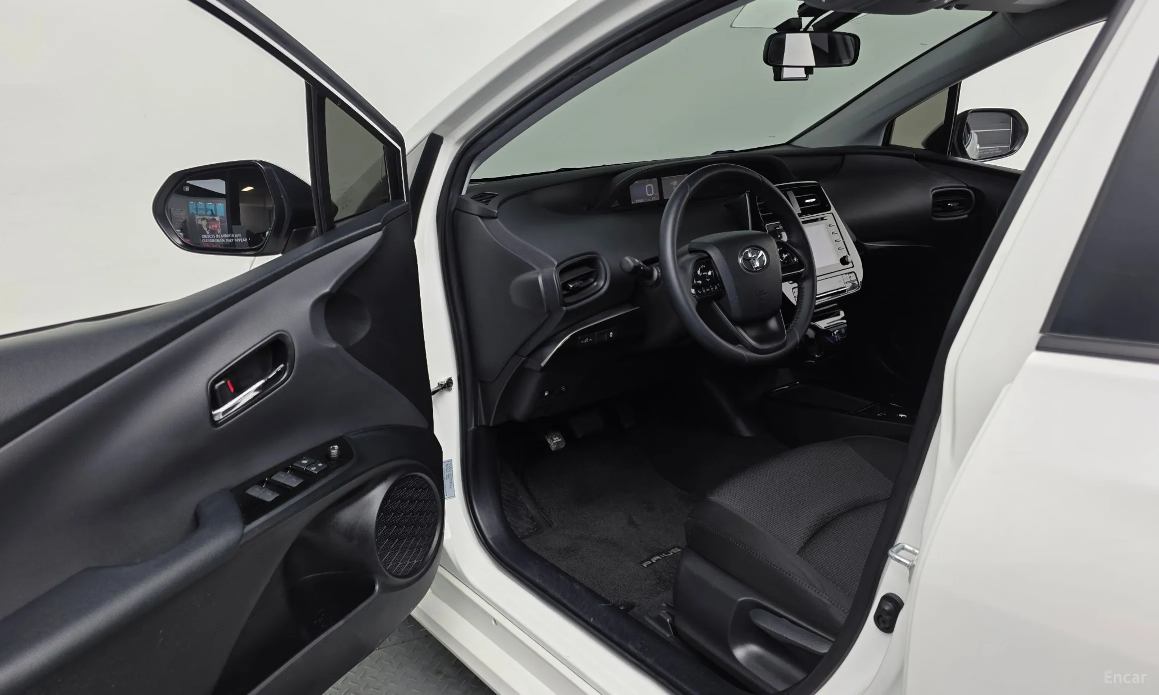 Toyota Prius 4th Generation превью 10