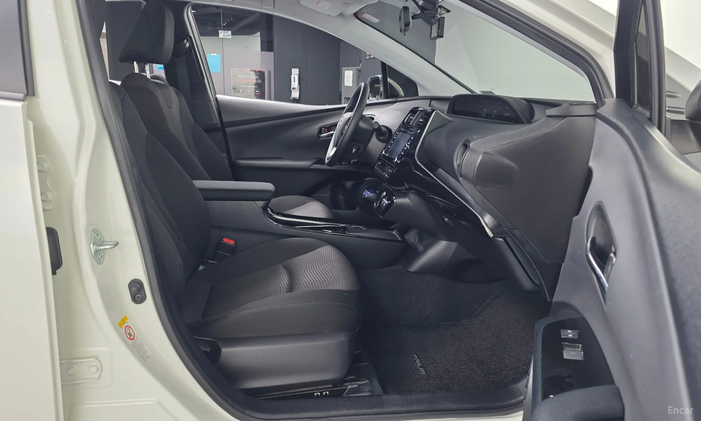 Toyota Prius 4th Generation превью 11