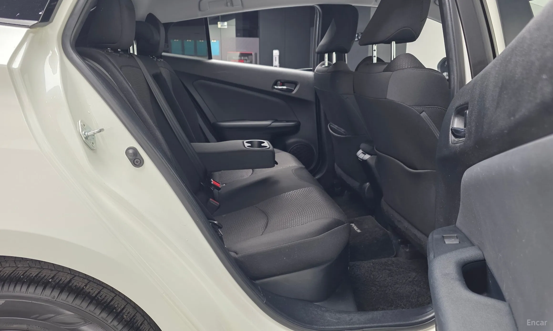 Toyota Prius 4th Generation превью 12