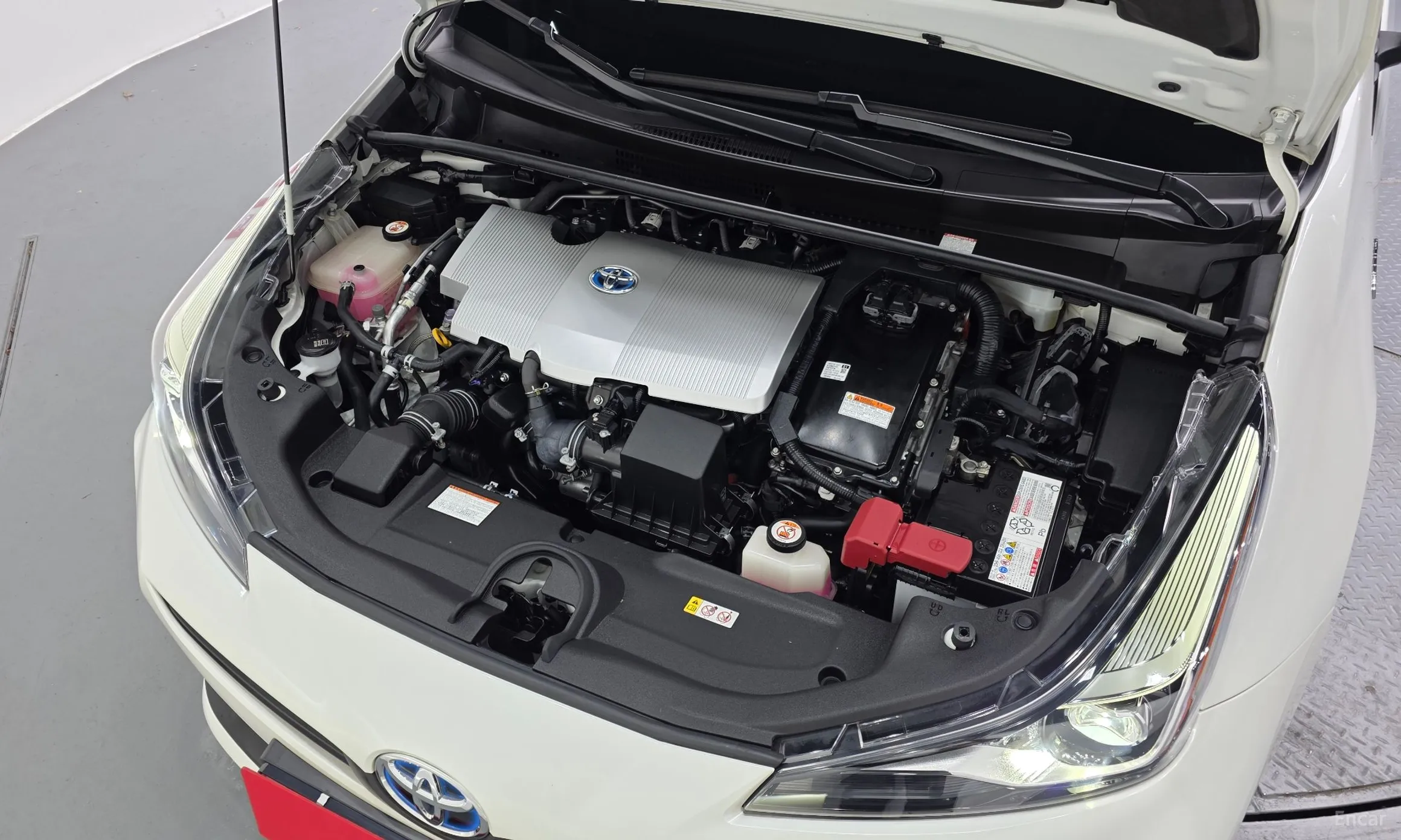 Toyota Prius 4th Generation превью 6