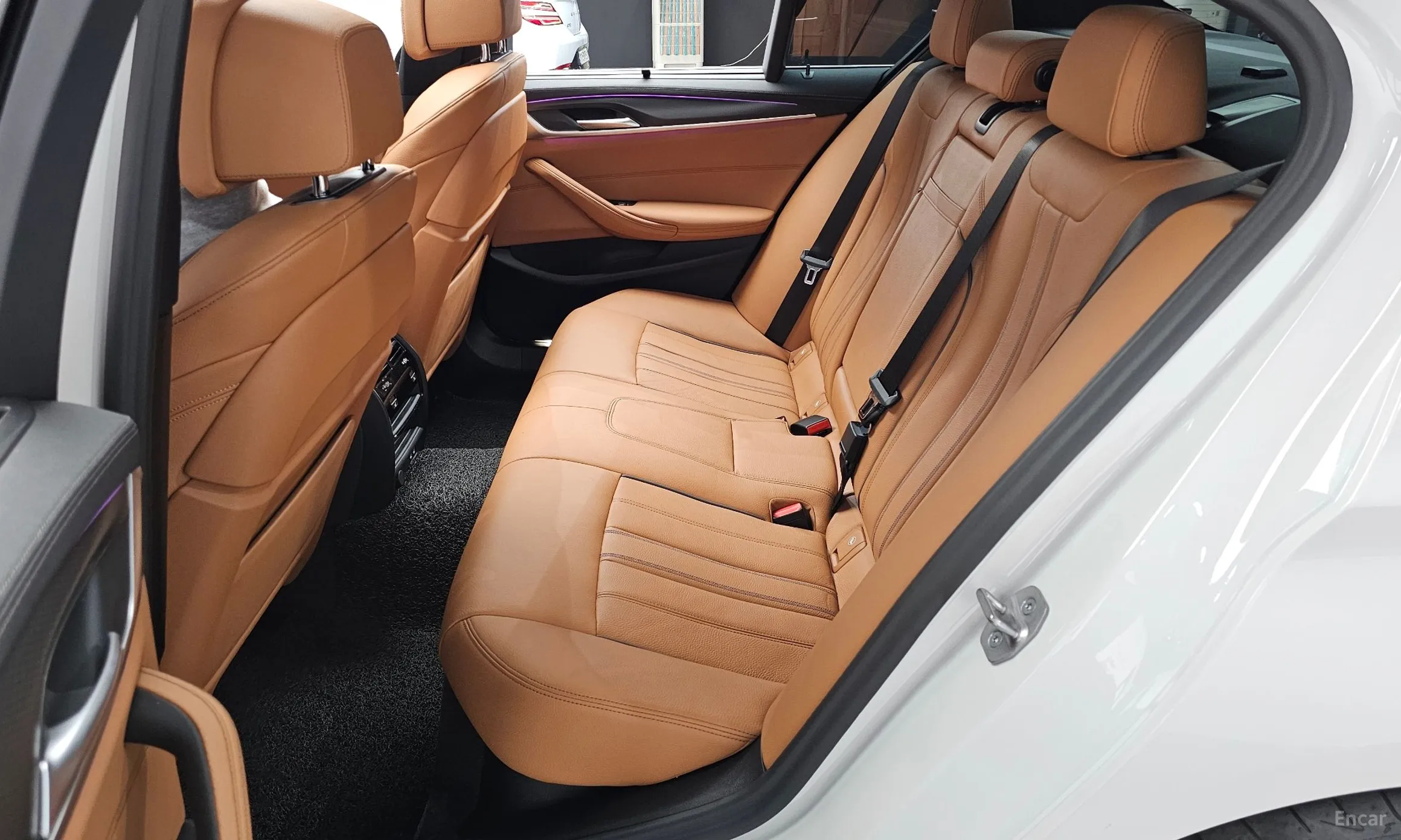 BMW 5 Series (G30) превью 12