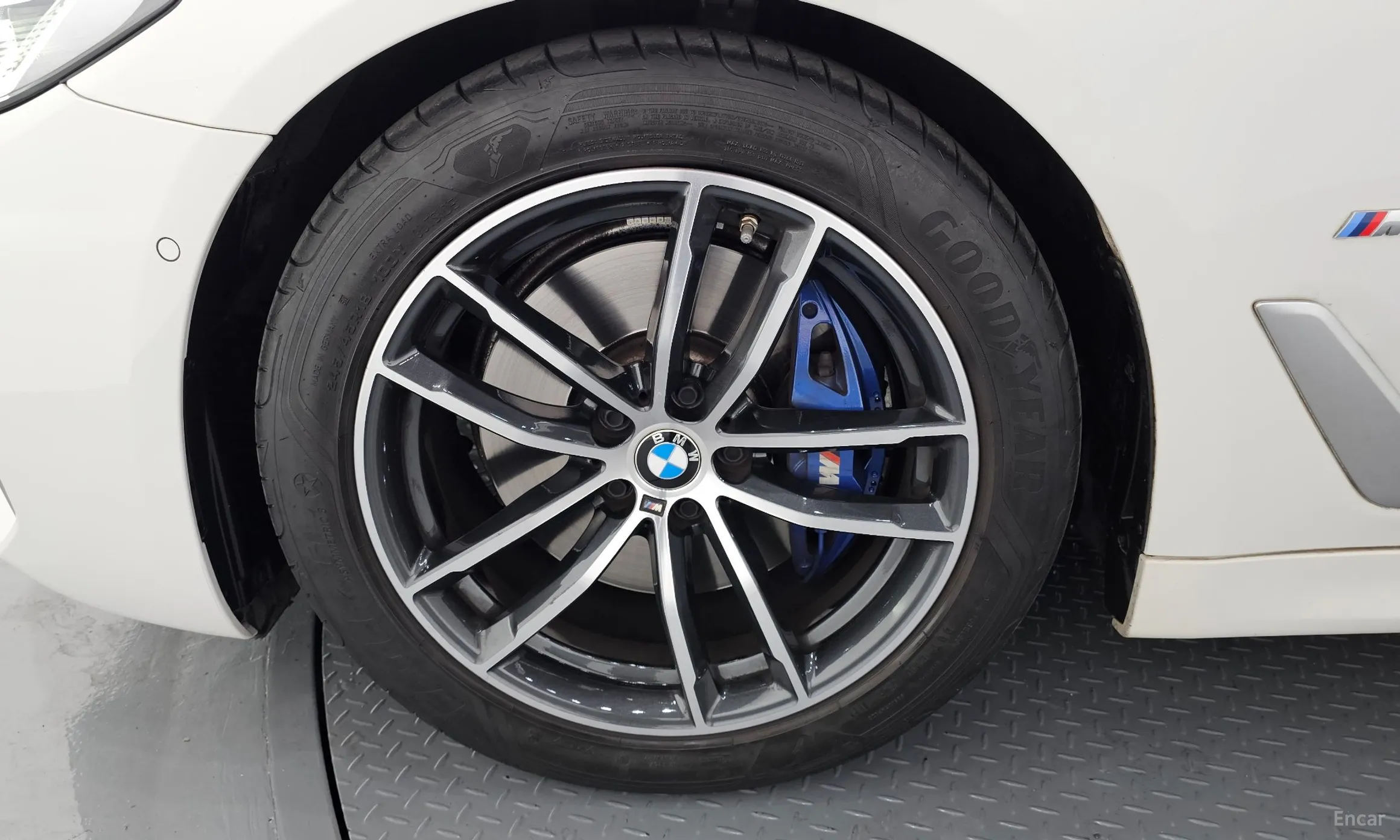 BMW 5 Series (G30) превью 5