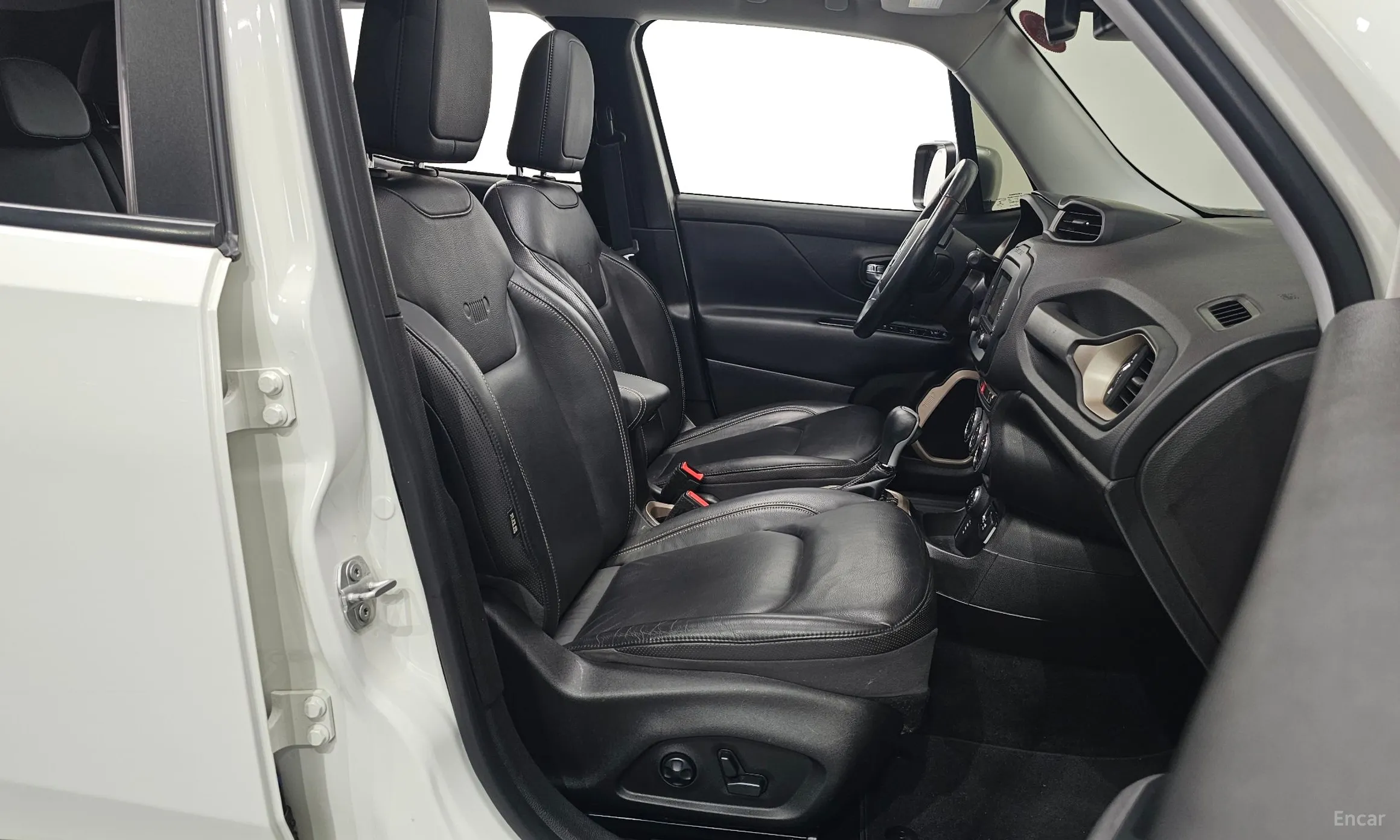 Jeep Renegade превью 10