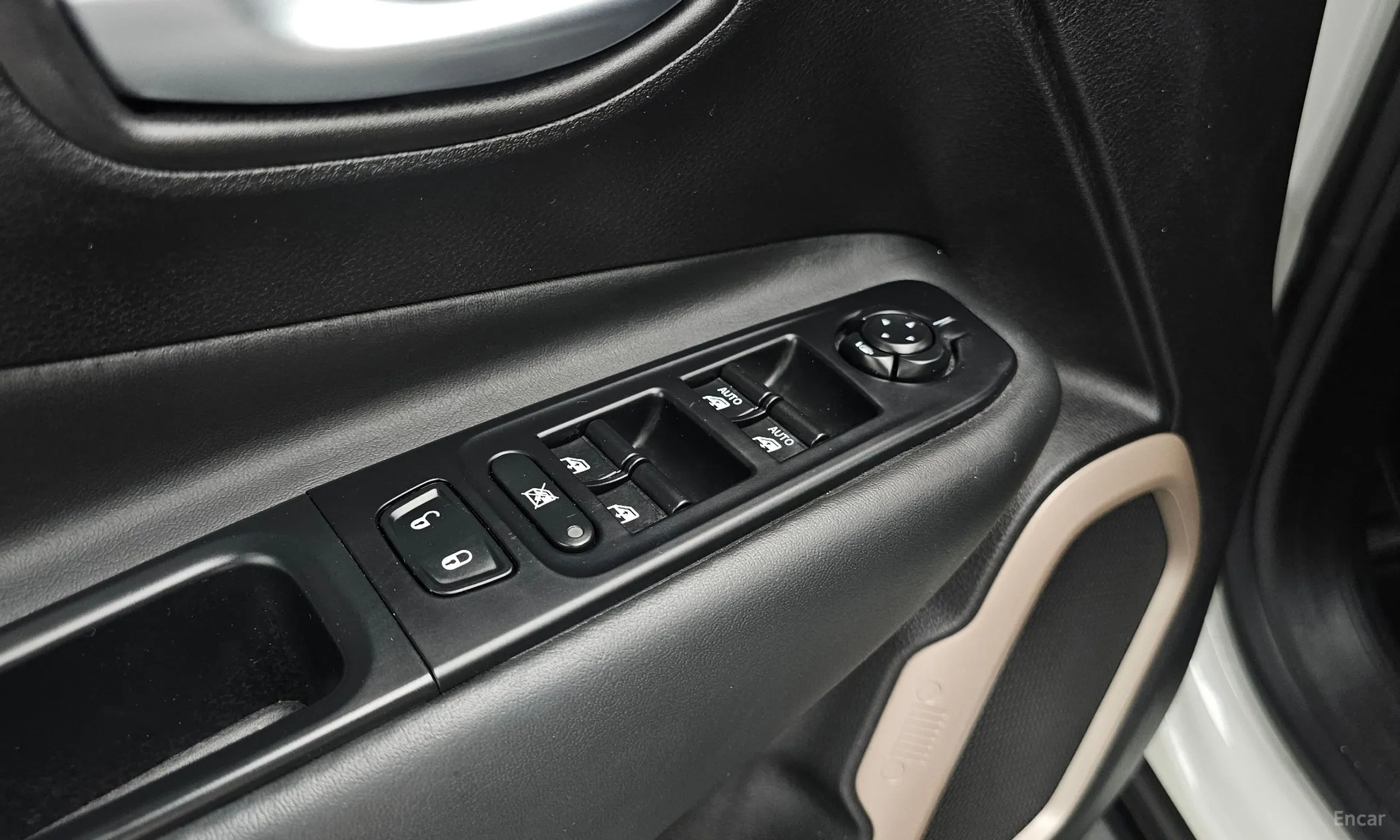 Jeep Renegade превью 17