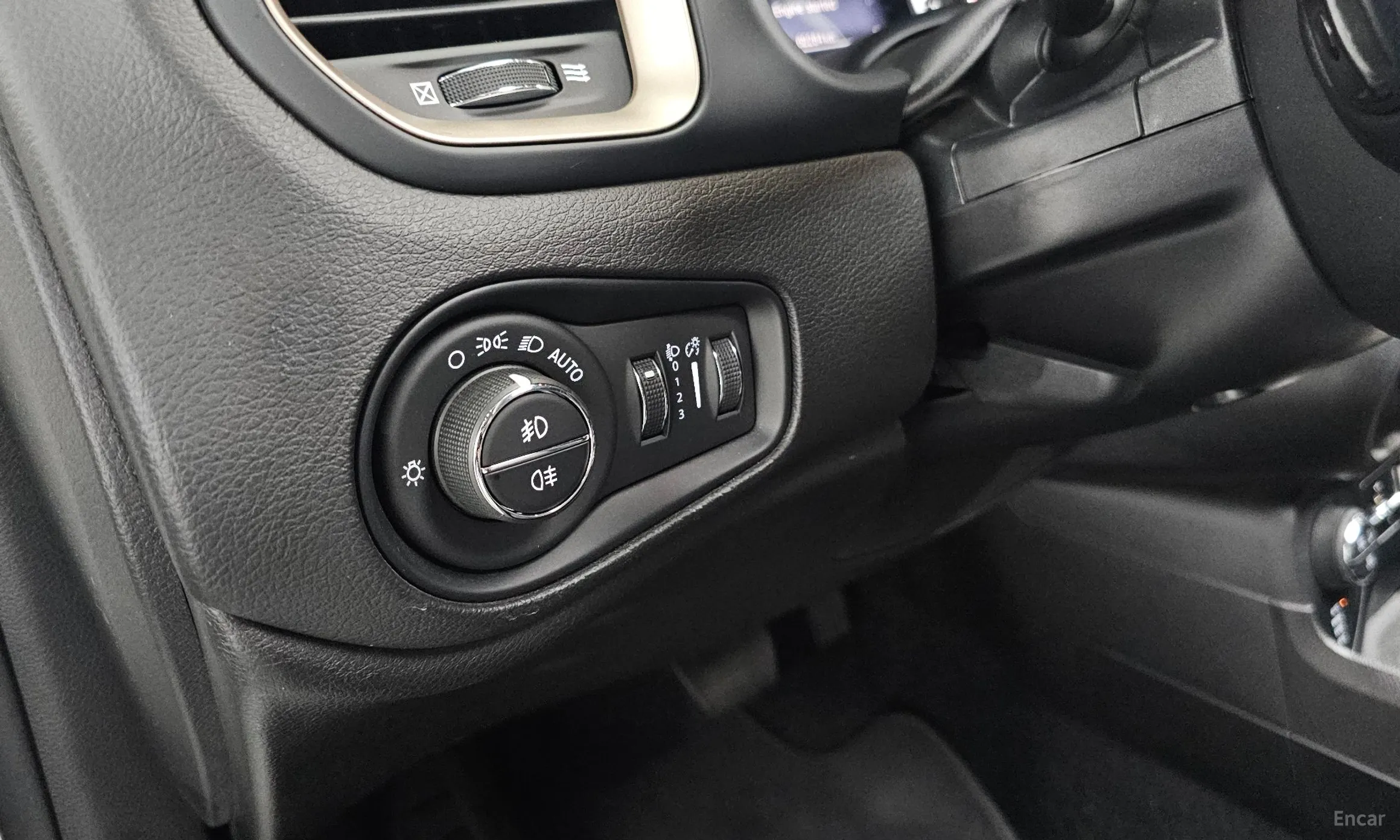 Jeep Renegade превью 18