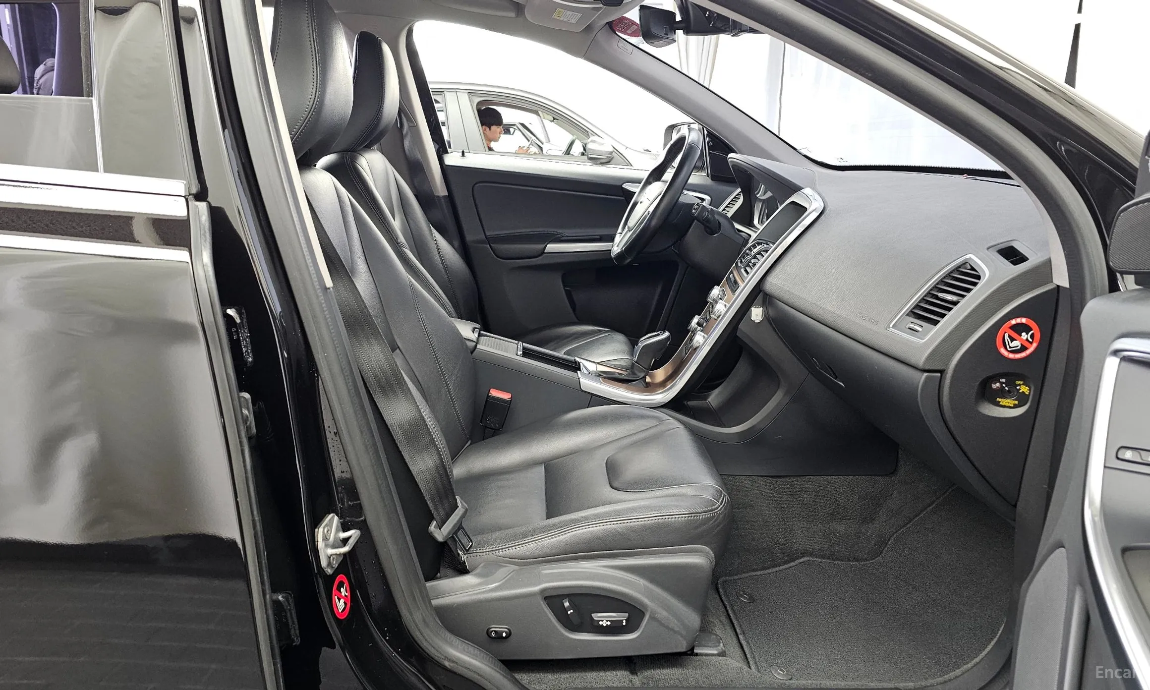 Volvo XC60 превью 11