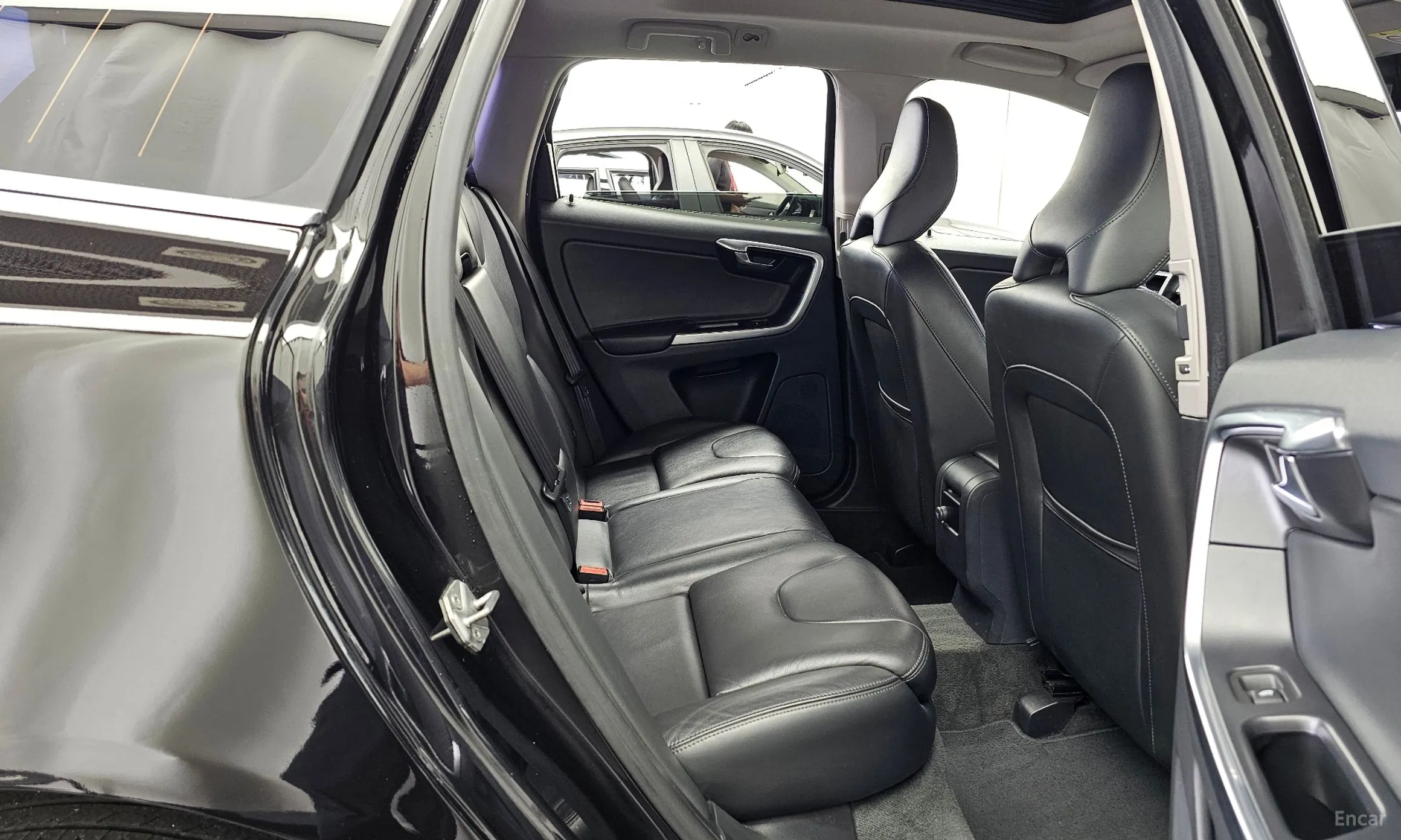 Volvo XC60 превью 12