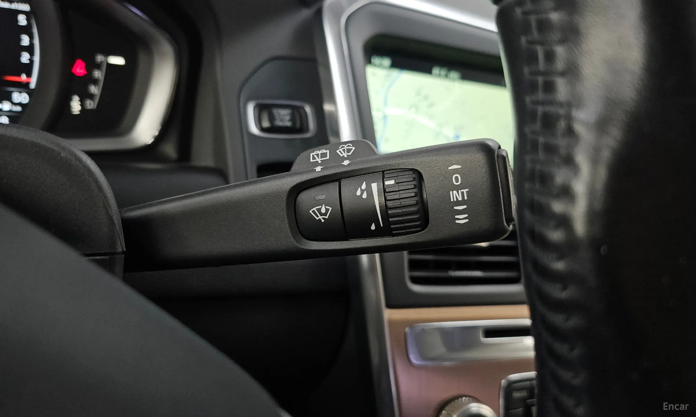 Volvo XC60 превью 18
