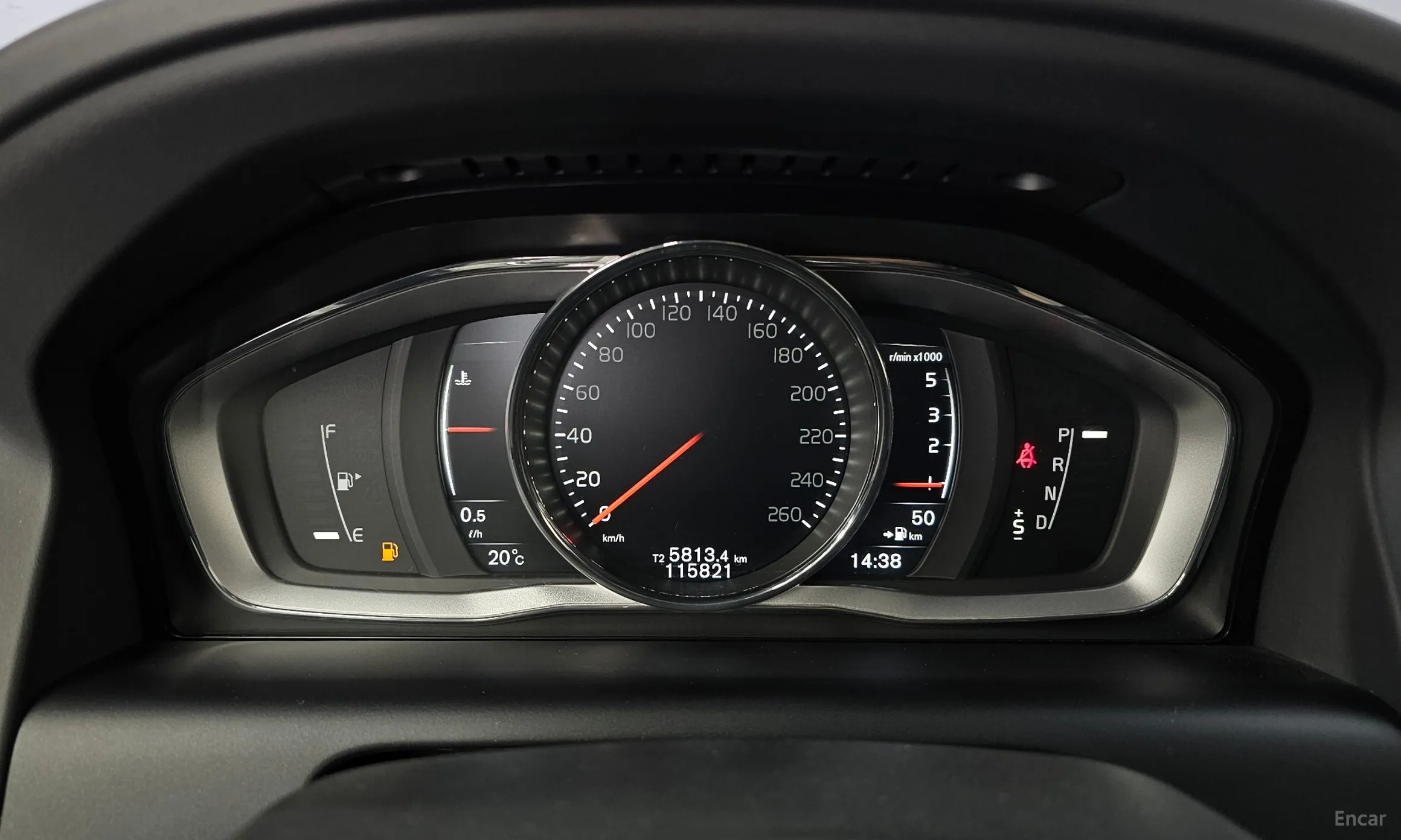 Volvo XC60 превью 8