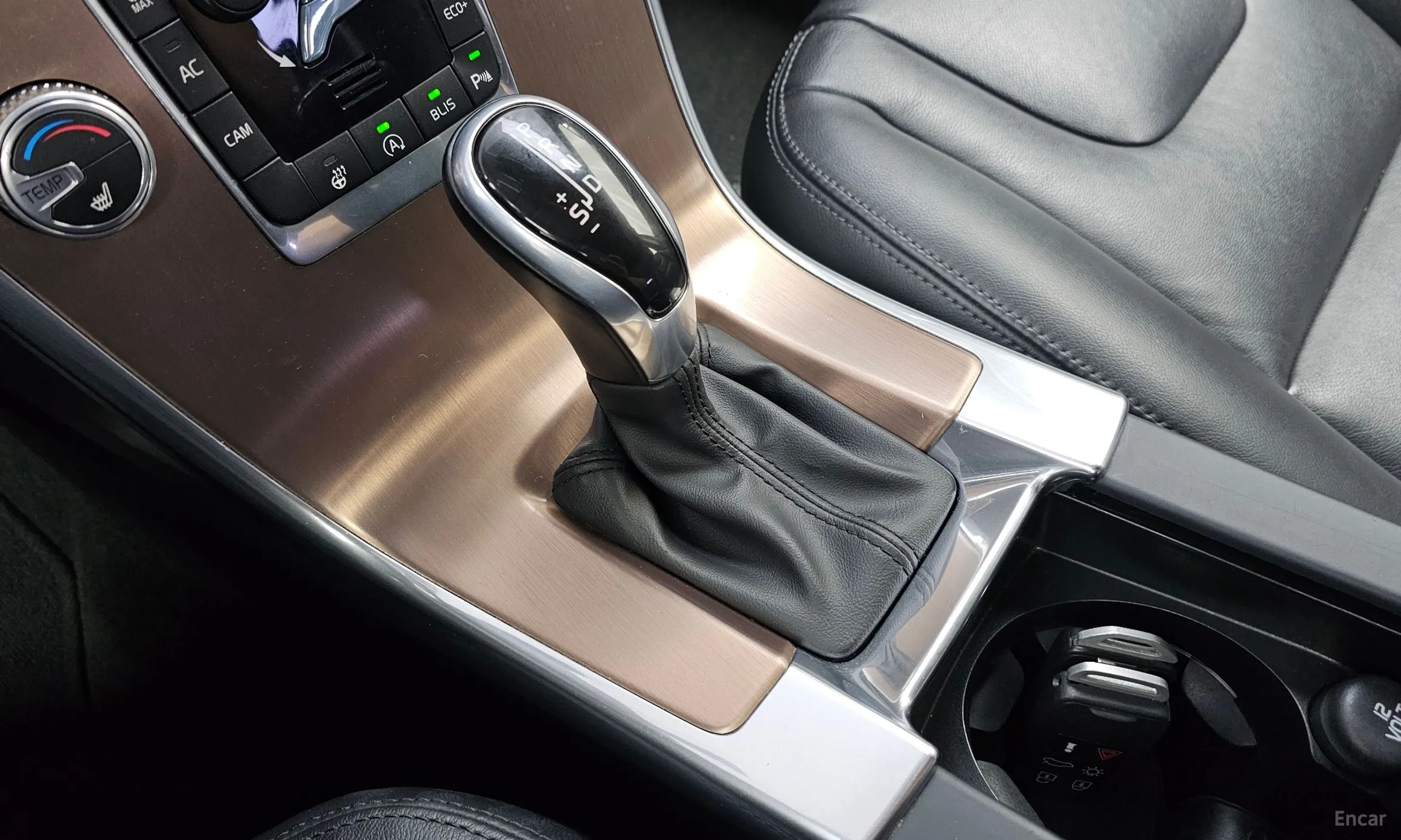 Volvo XC60 превью 9