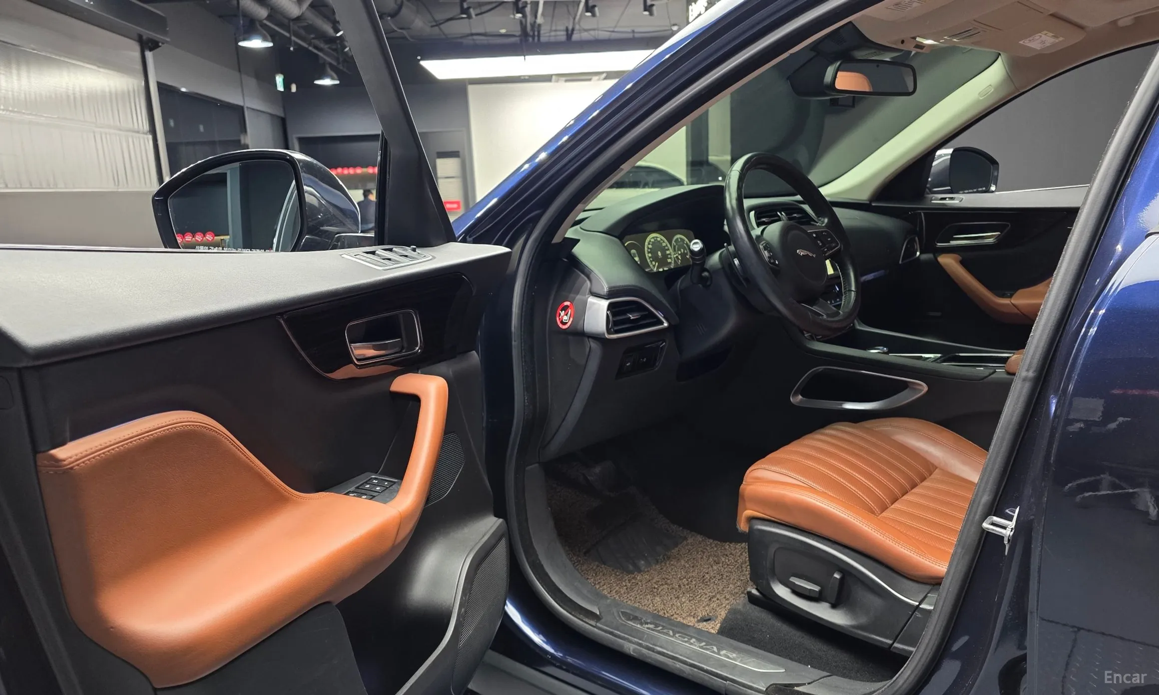 Jaguar F-PACE превью 10
