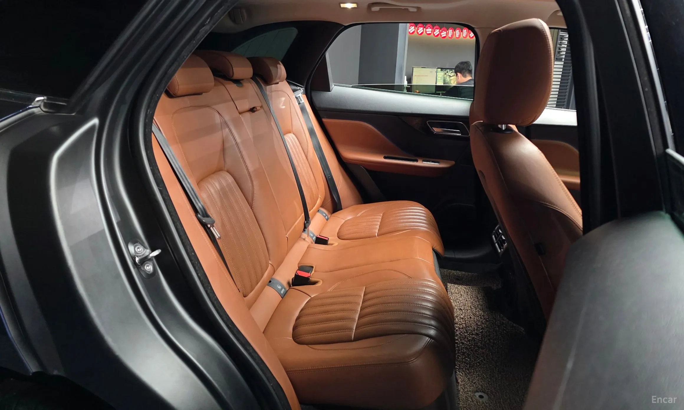 Jaguar F-PACE превью 12