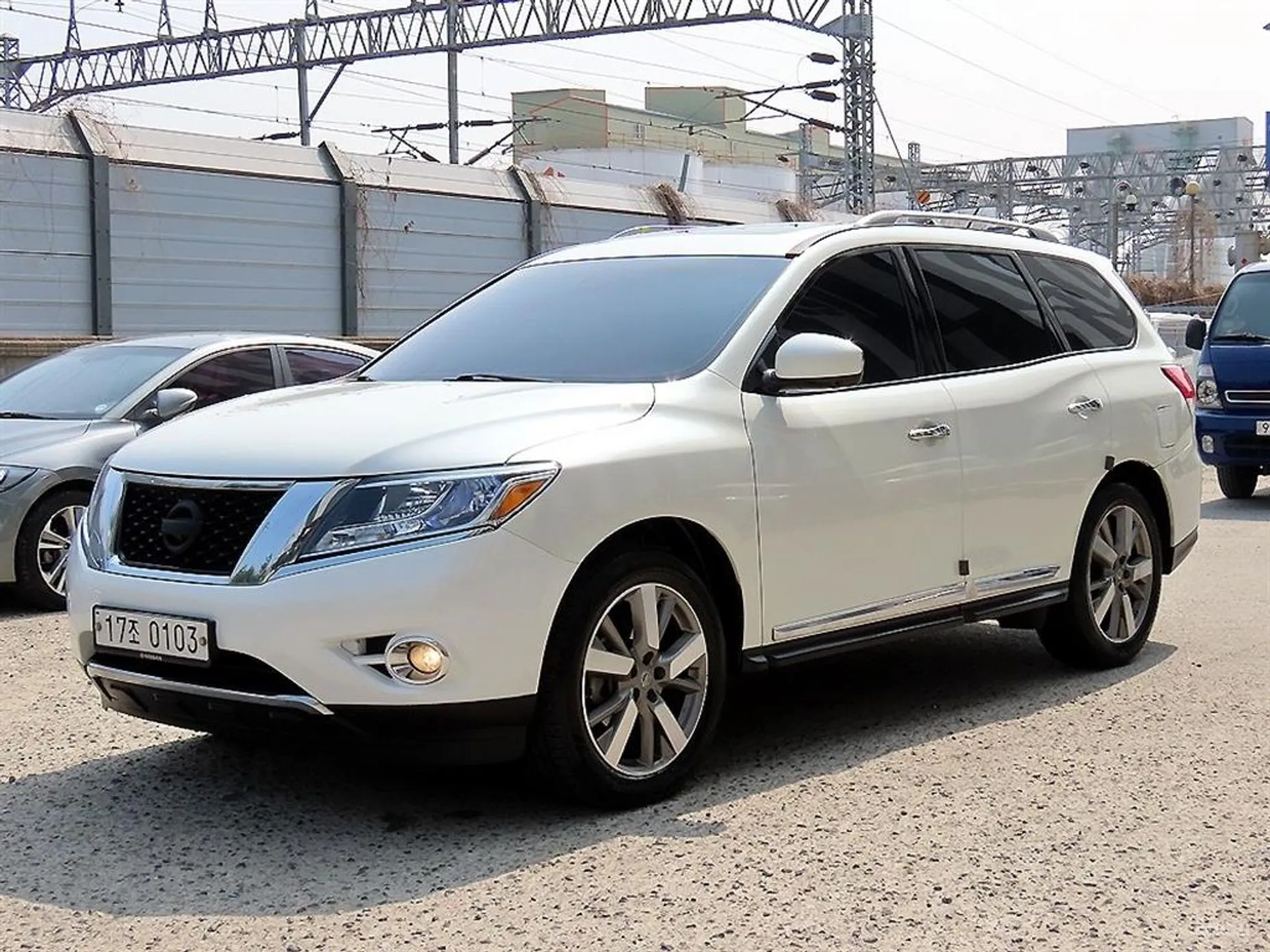 Nissan Pathfinder Gen 4