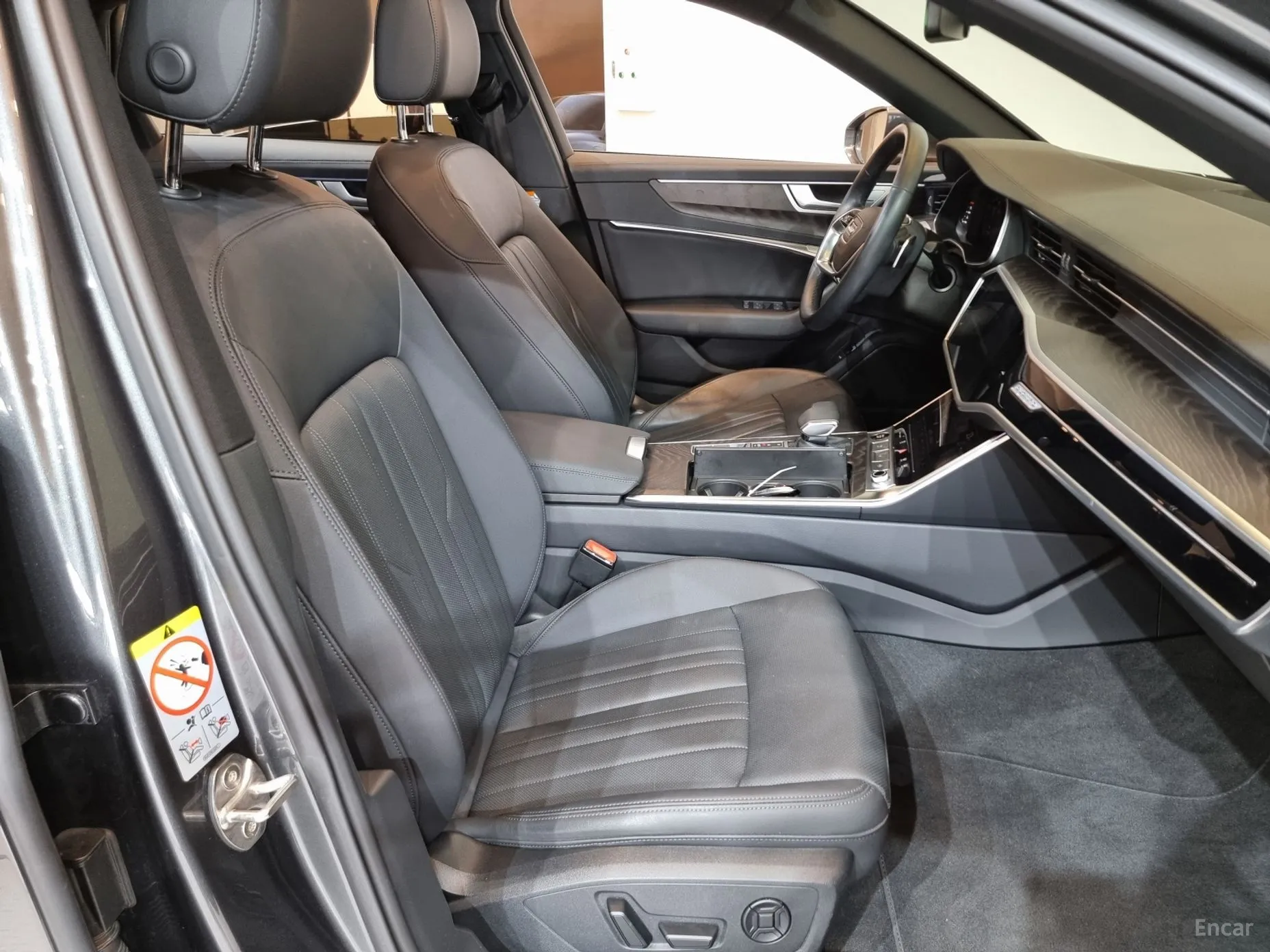 Audi A6 (C8) превью 16